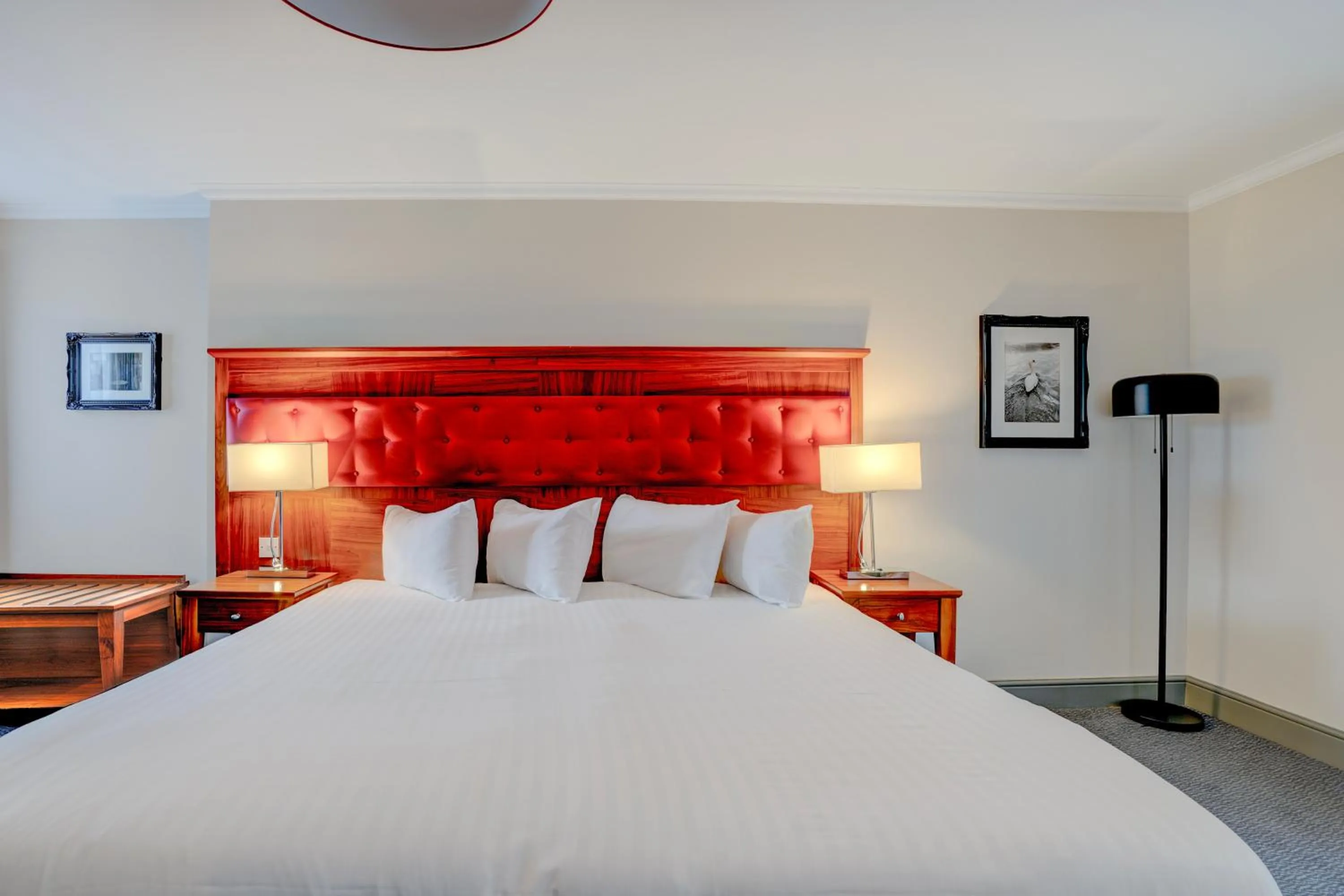 Bedroom, Bed in Sunday London Staines-upon-Thames Heathrow T5