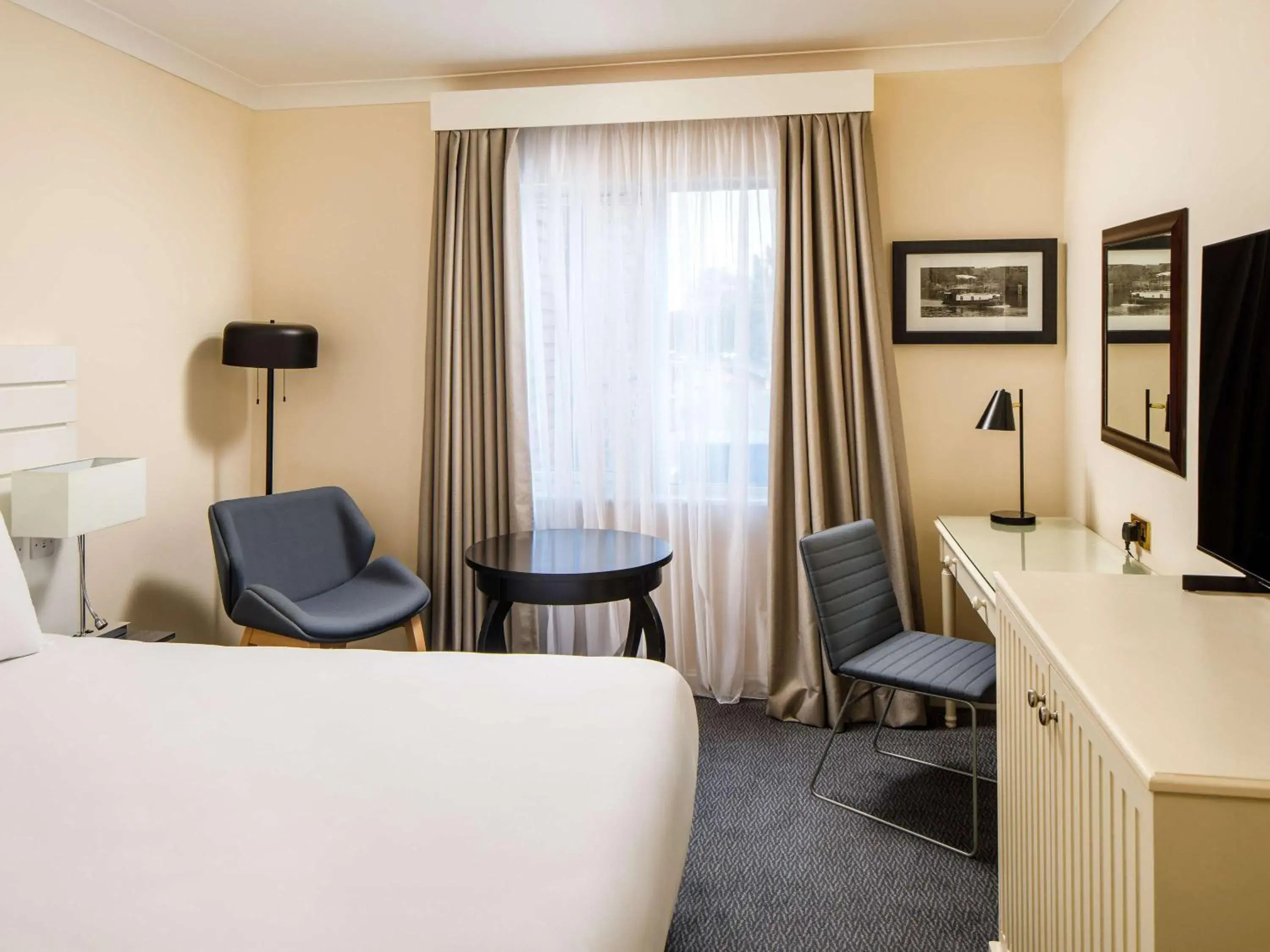 Bedroom, Bed in Sunday London Staines-upon-Thames Heathrow T5 Bedroom, Bed in Sunday London Staines-upon-Thames Heathrow T5