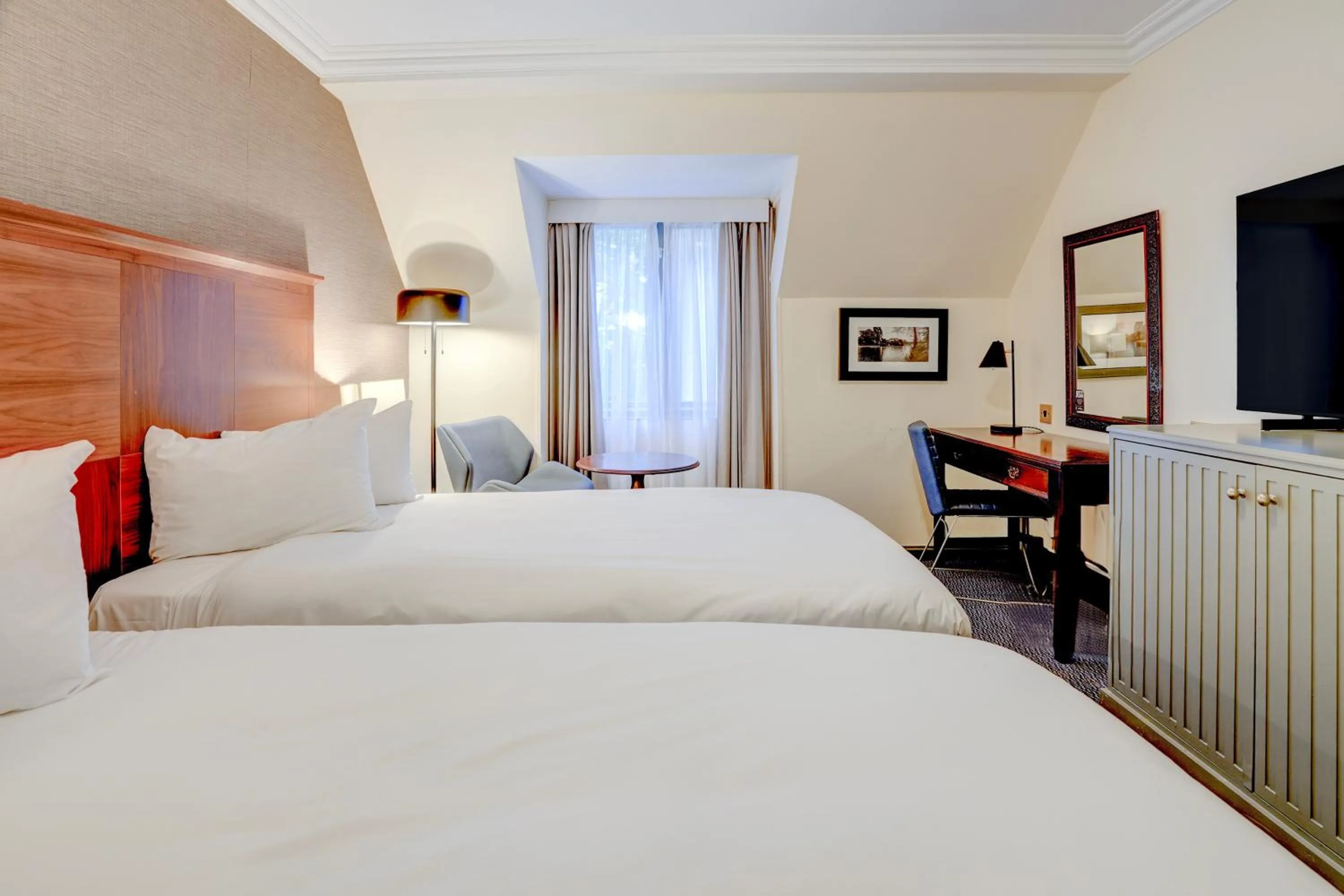 Bedroom, Bed in Sunday London Staines-upon-Thames Heathrow T5