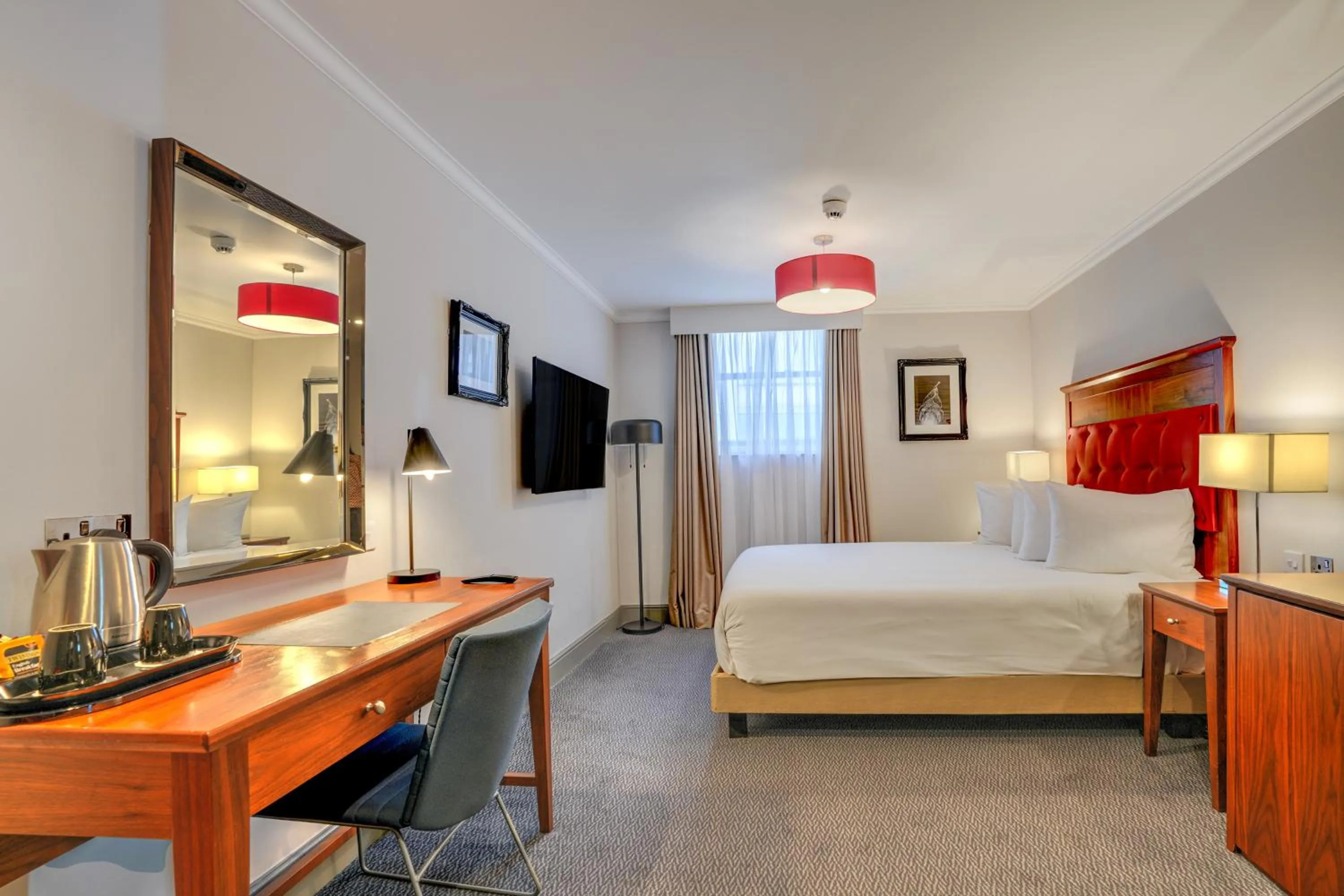 Bedroom, Bed in Sunday London Staines-upon-Thames Heathrow T5