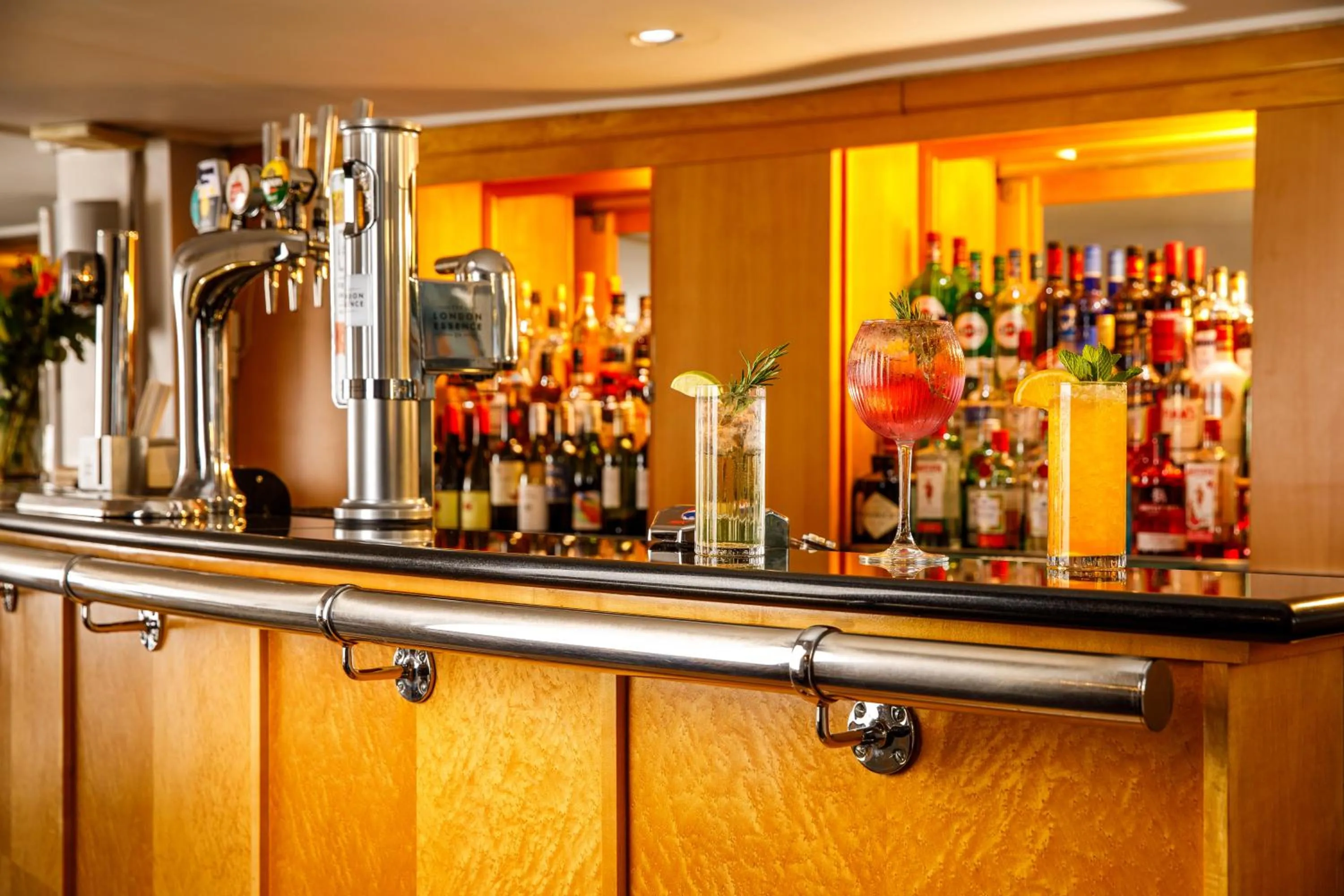 Lounge or bar in Sunday London Staines-upon-Thames Heathrow T5