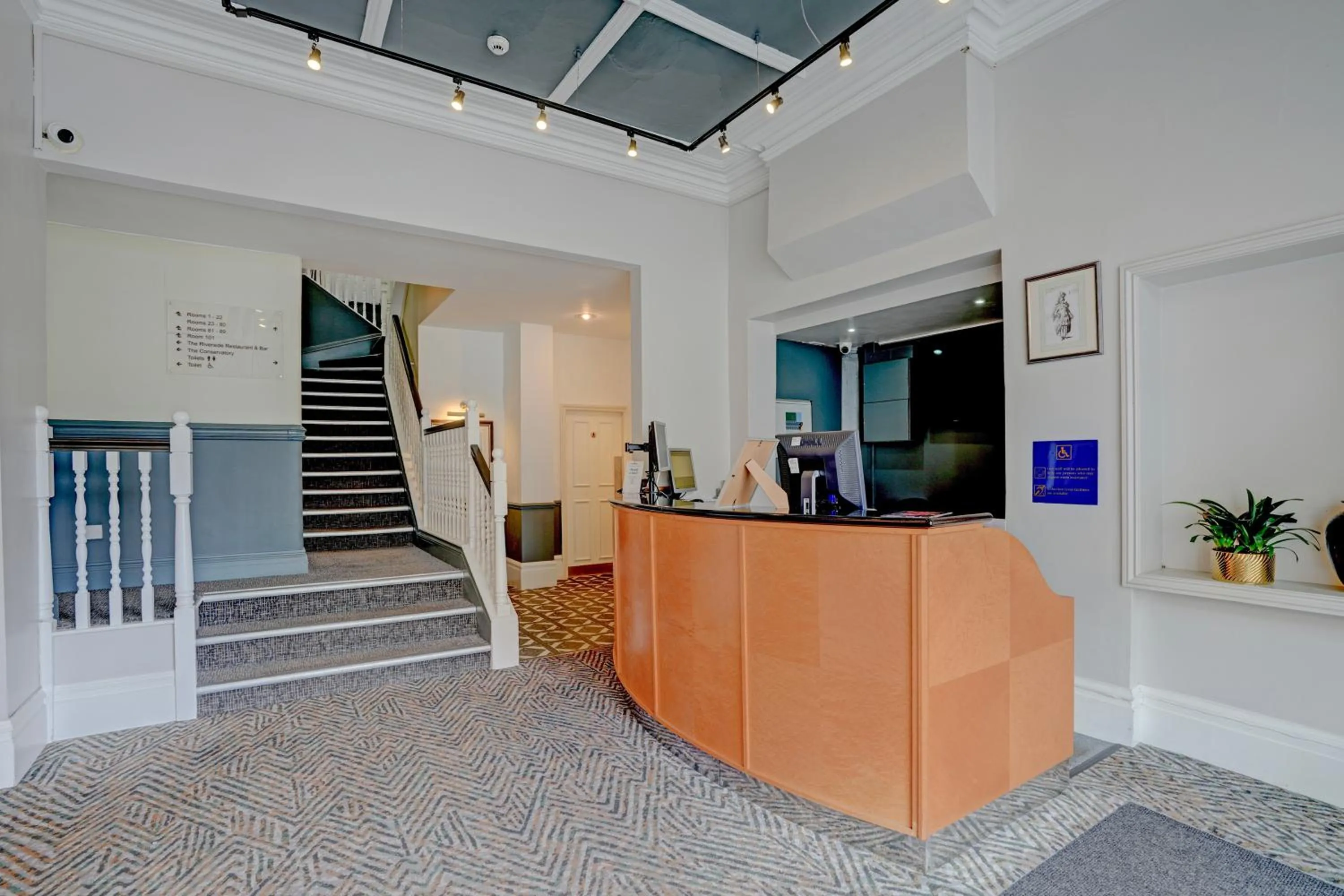 Lobby or reception in Sunday London Staines-upon-Thames Heathrow T5
