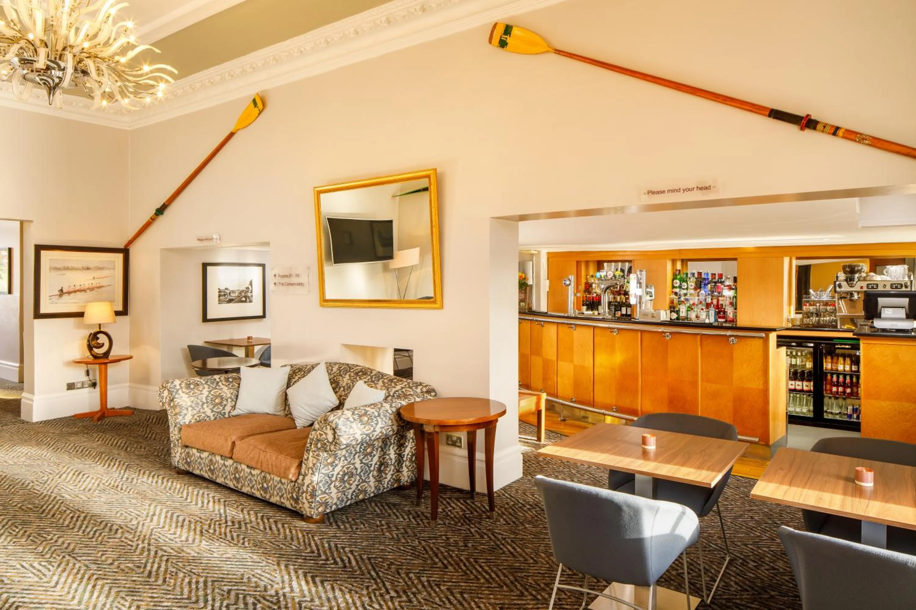 Lounge or bar in Sunday London Staines-upon-Thames Heathrow T5