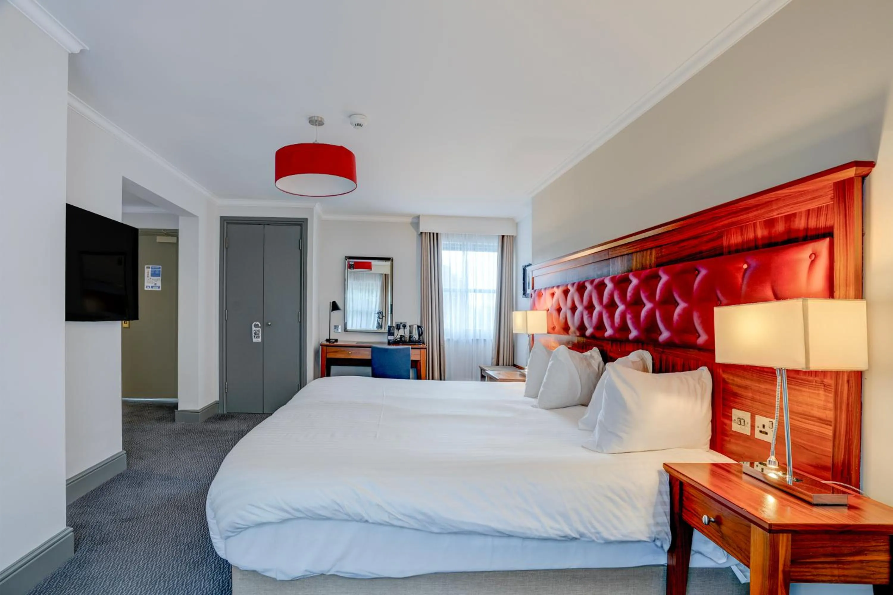 Bedroom, Bed in Sunday London Staines-upon-Thames Heathrow T5