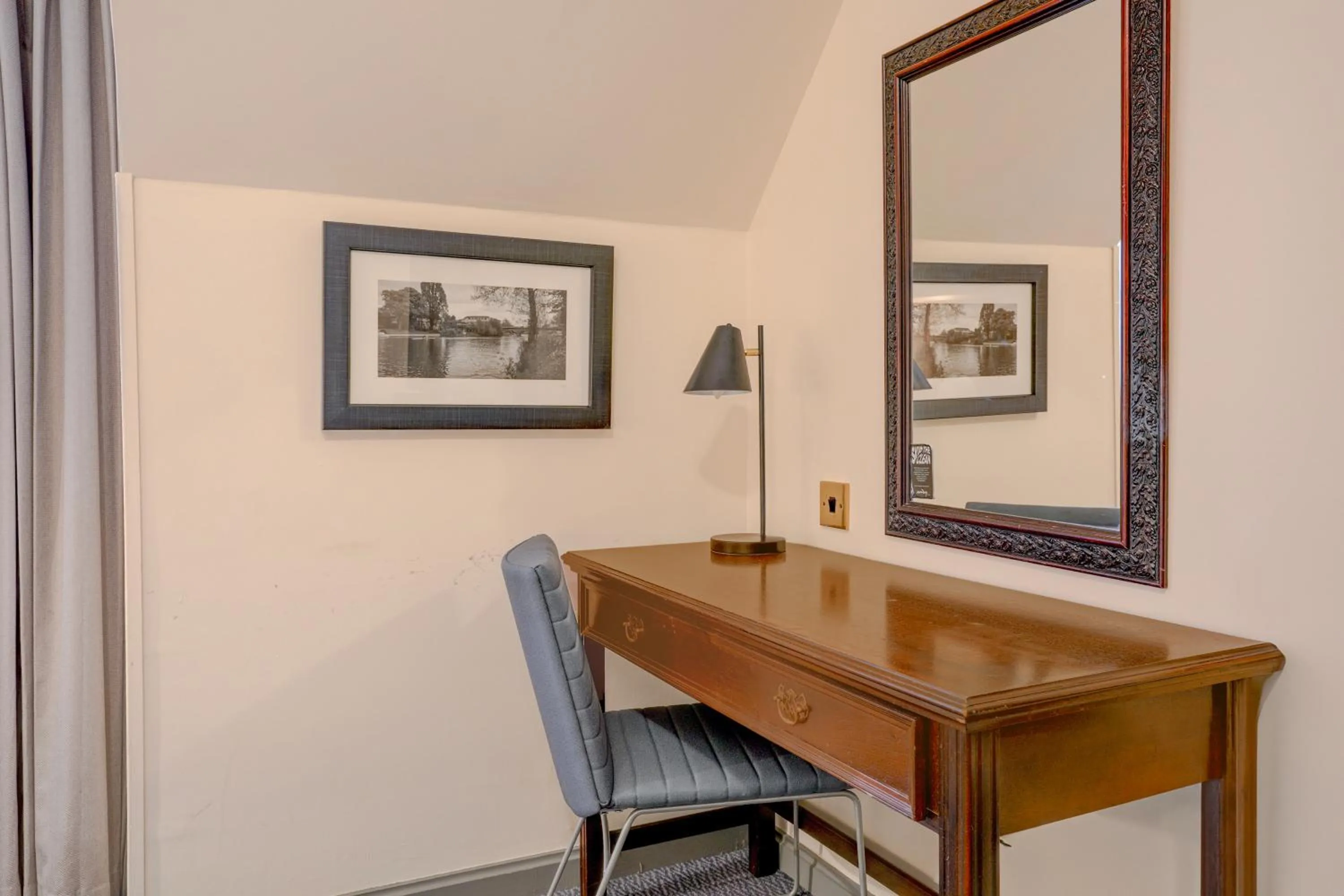 Bedroom in Sunday London Staines-upon-Thames Heathrow T5