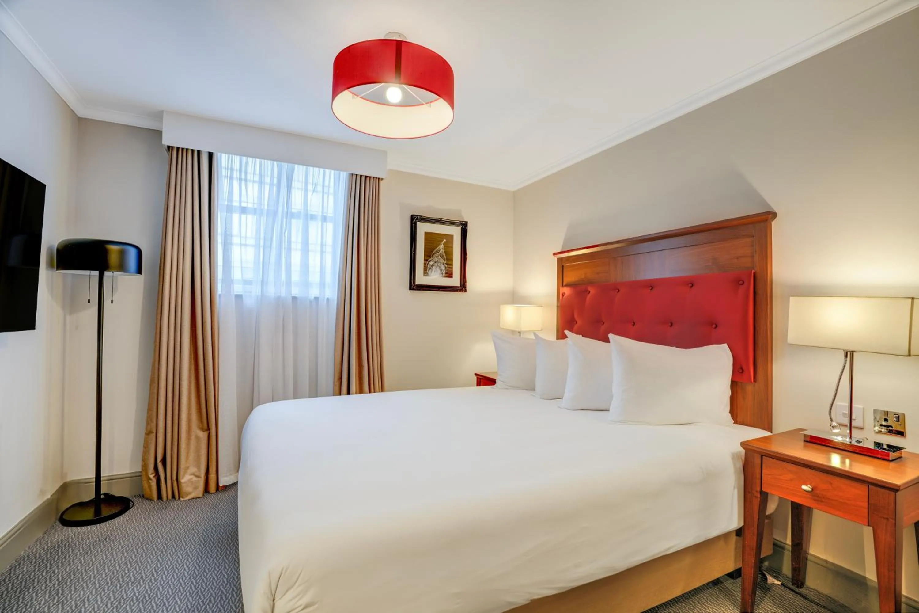 Bedroom, Bed in Sunday London Staines-upon-Thames Heathrow T5