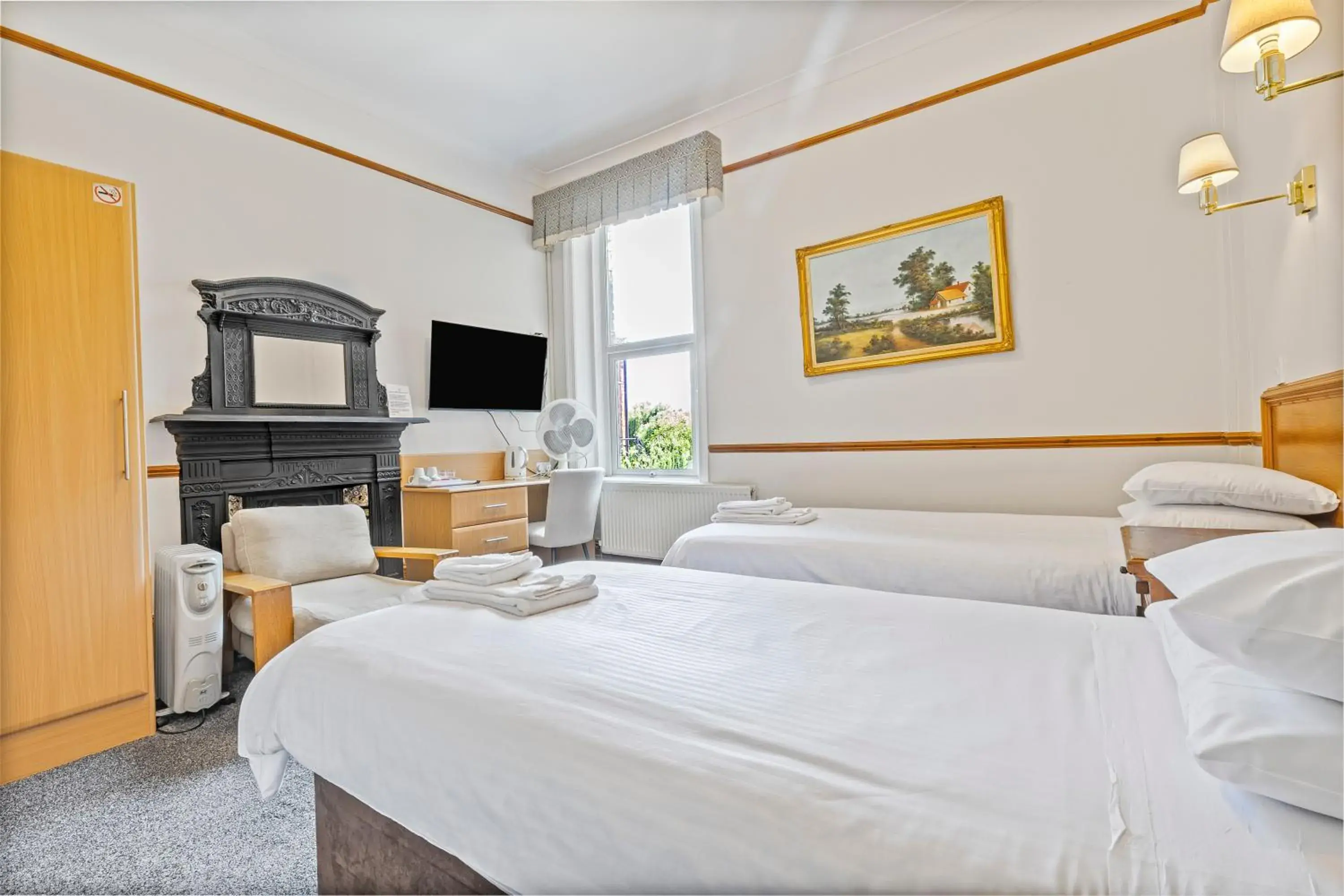 Property building, Bed in Heatherbank Guest House Property building, Bed in Heatherbank Guest House