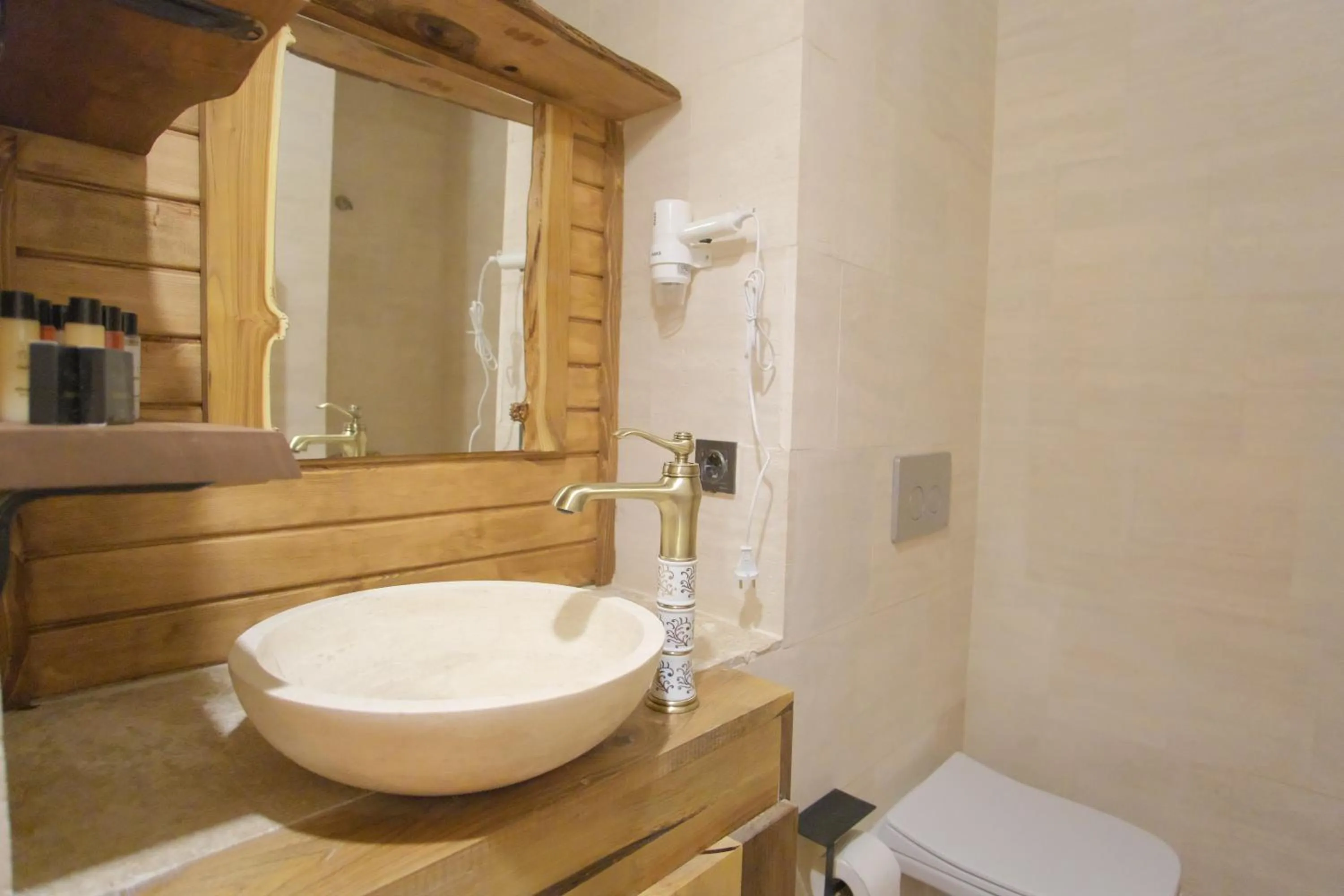 Toilet in Euphoria Cave House