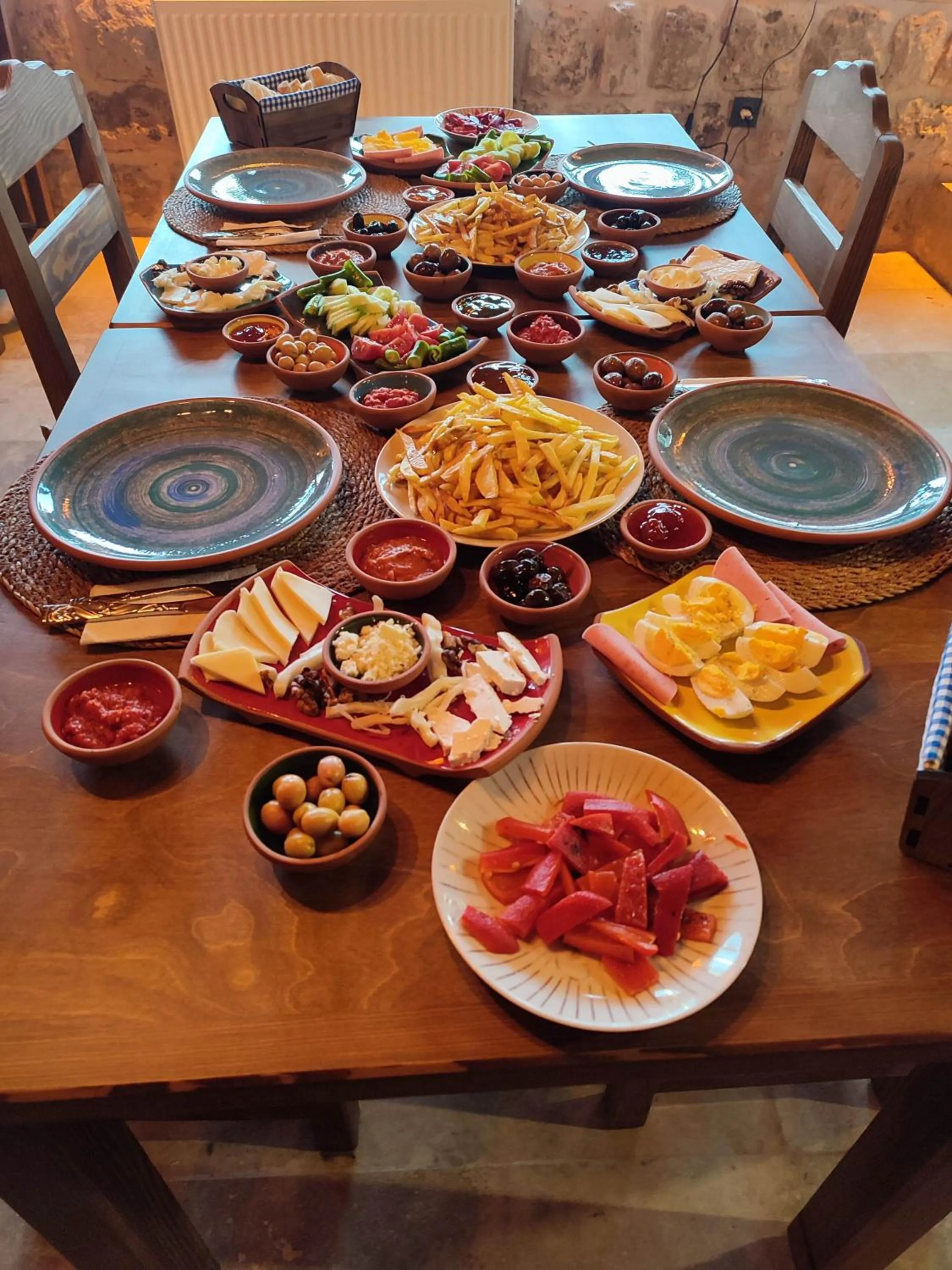 Breakfast in Euphoria Cave House