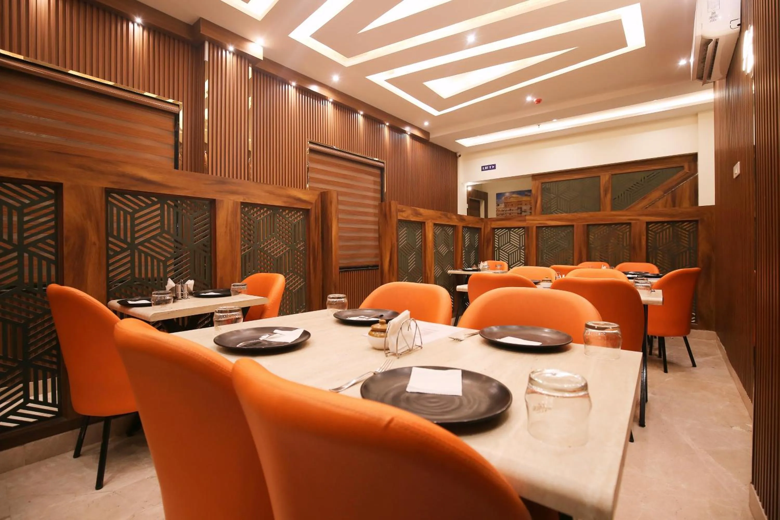 Restaurant/places to eat in Hotel East Wood Amritsar