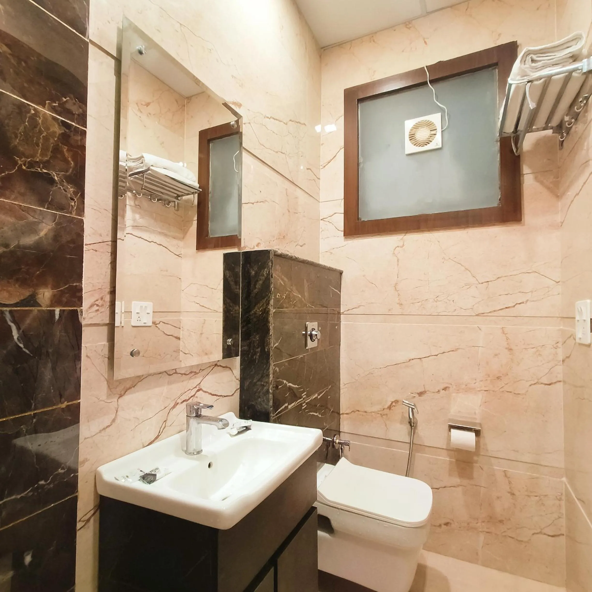 Shower in Hotel East Wood Amritsar