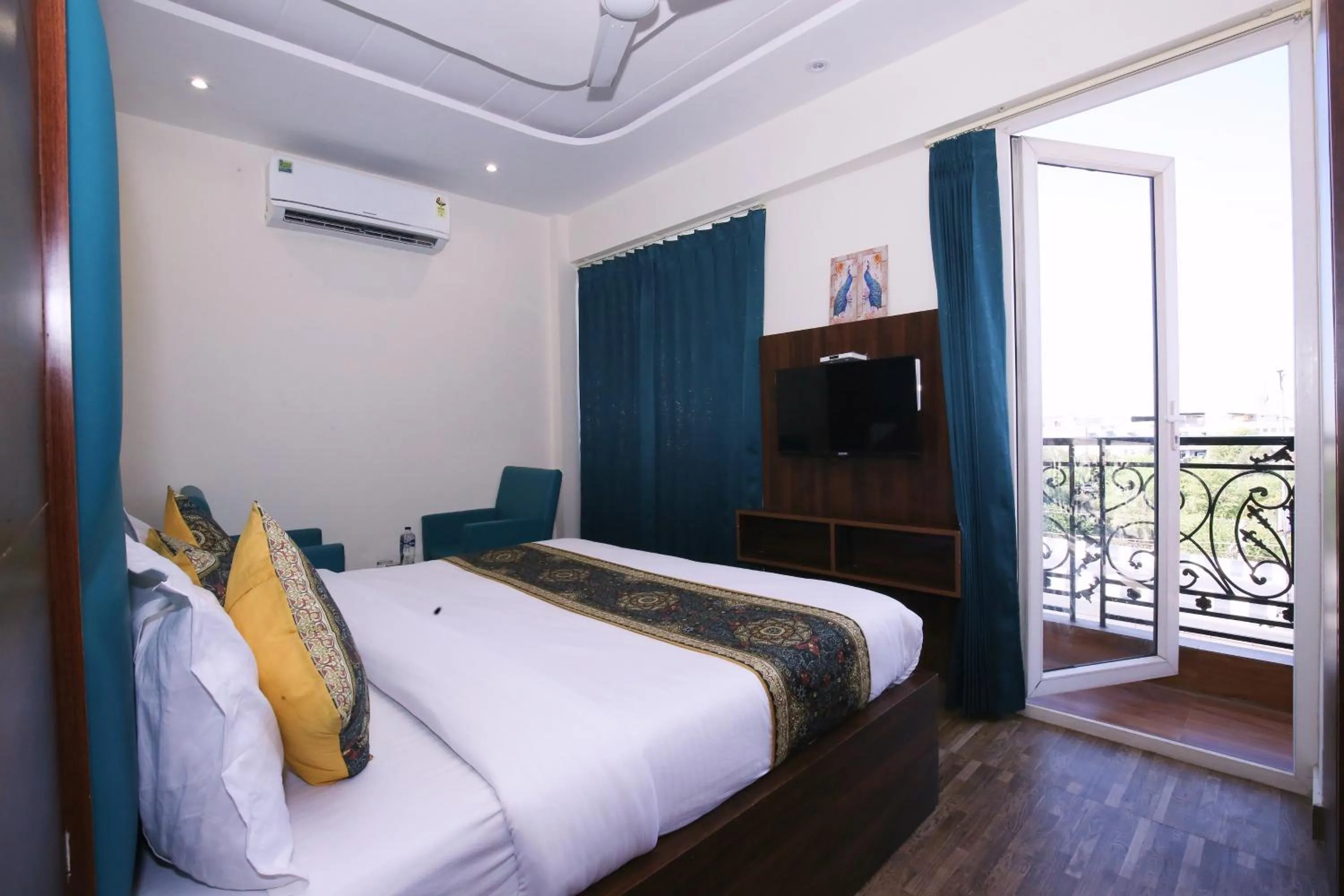 Bed in Hotel East Wood Amritsar