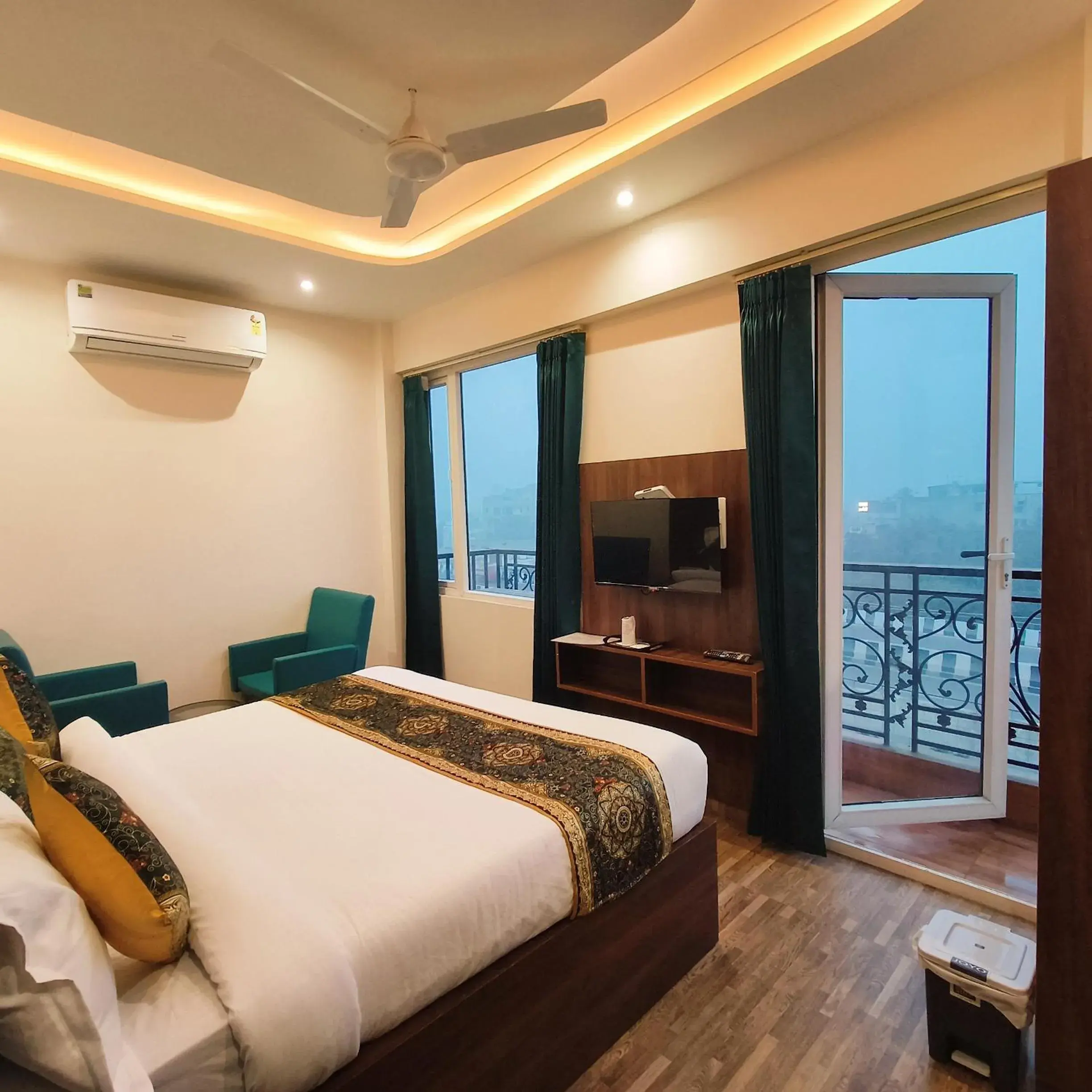 Hotel East Wood Amritsar Hotel East Wood Amritsar