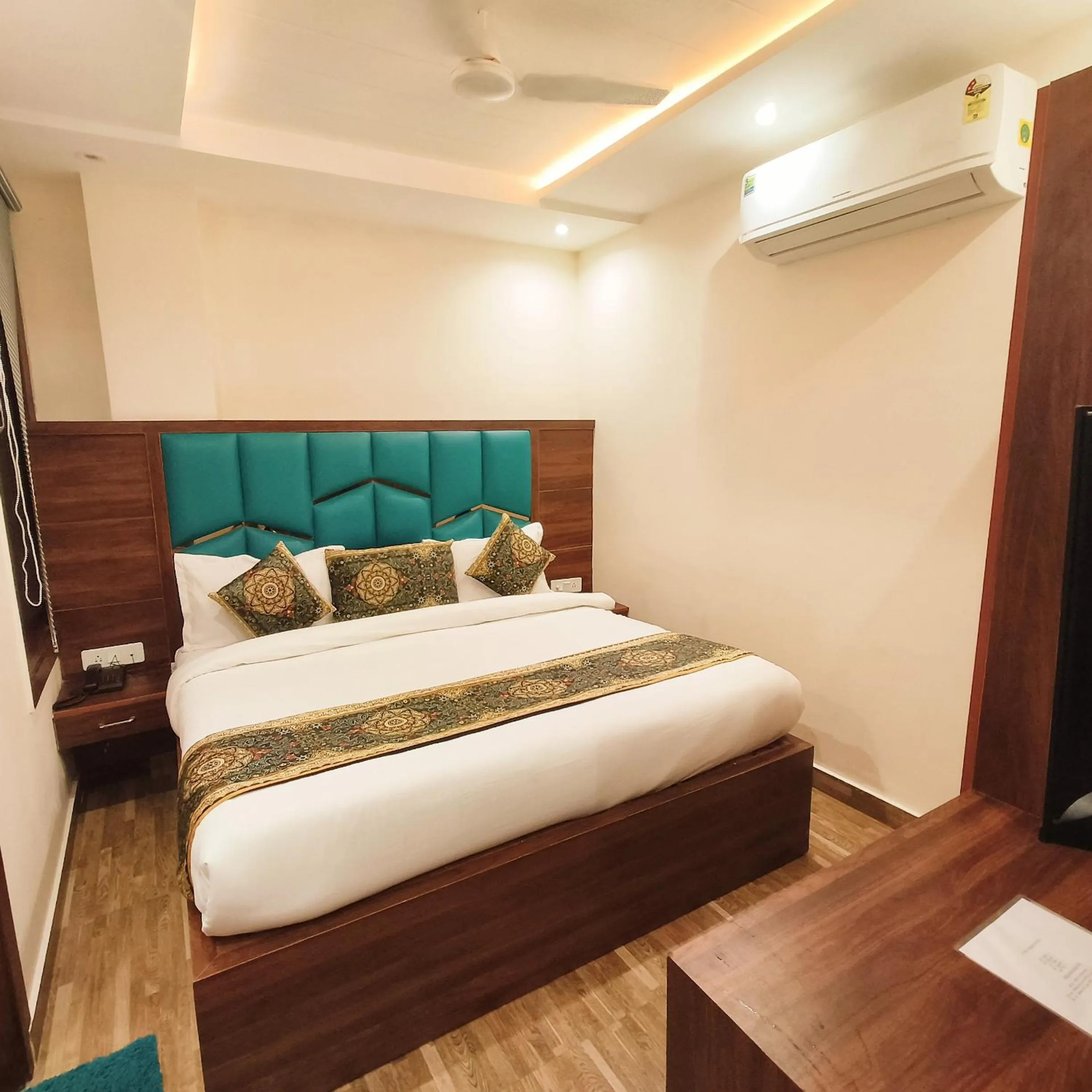 Bed in Hotel East Wood Amritsar