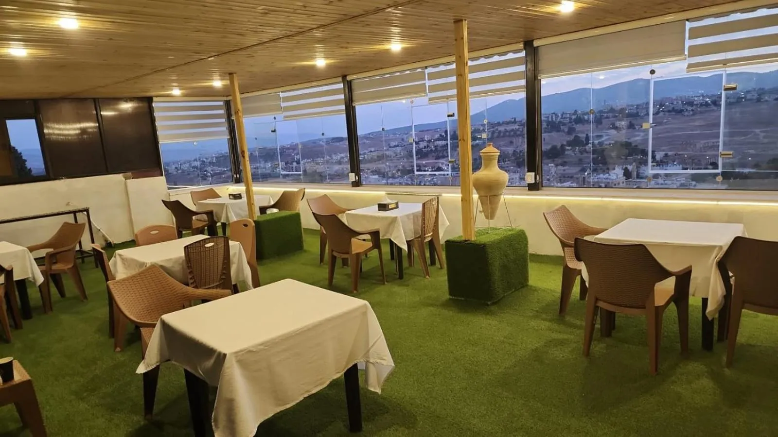 Restaurant/places to eat in Dream Hotel jerash