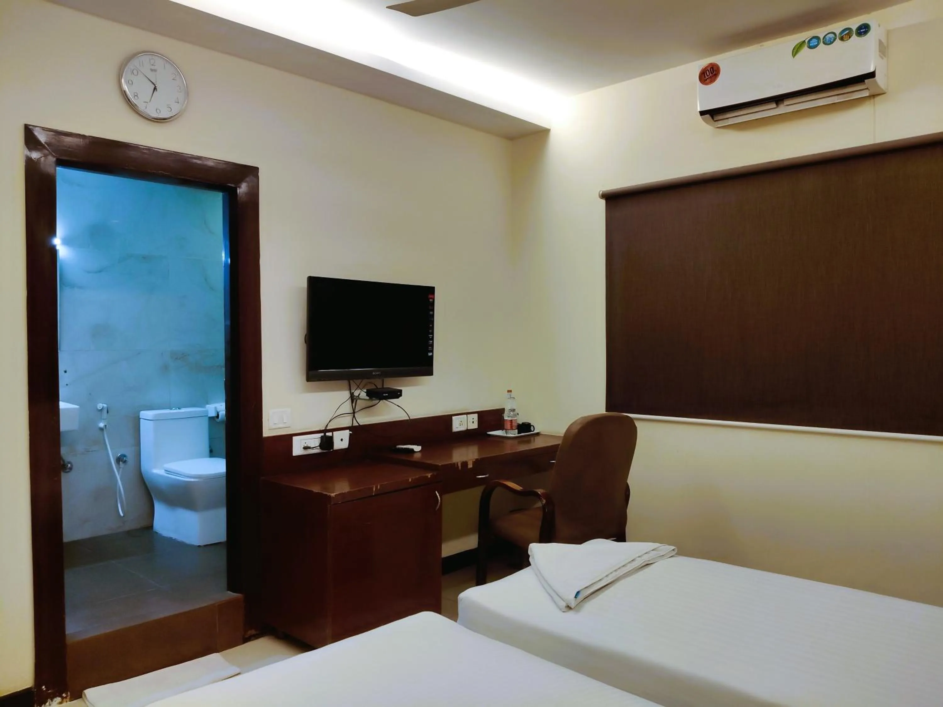 Bed in Athasri Hotel Infantry Road