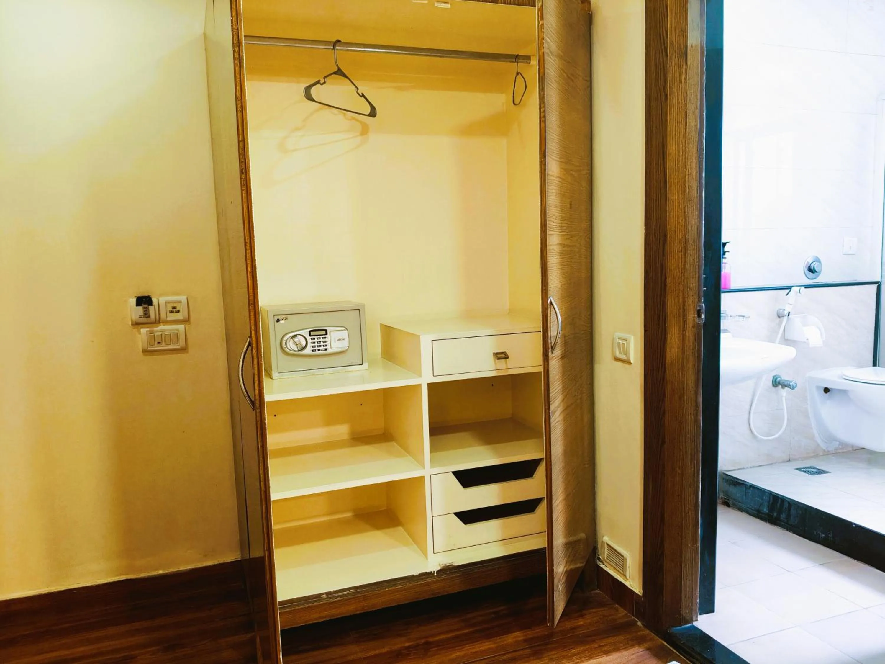 Athasri Hotel Infantry Road