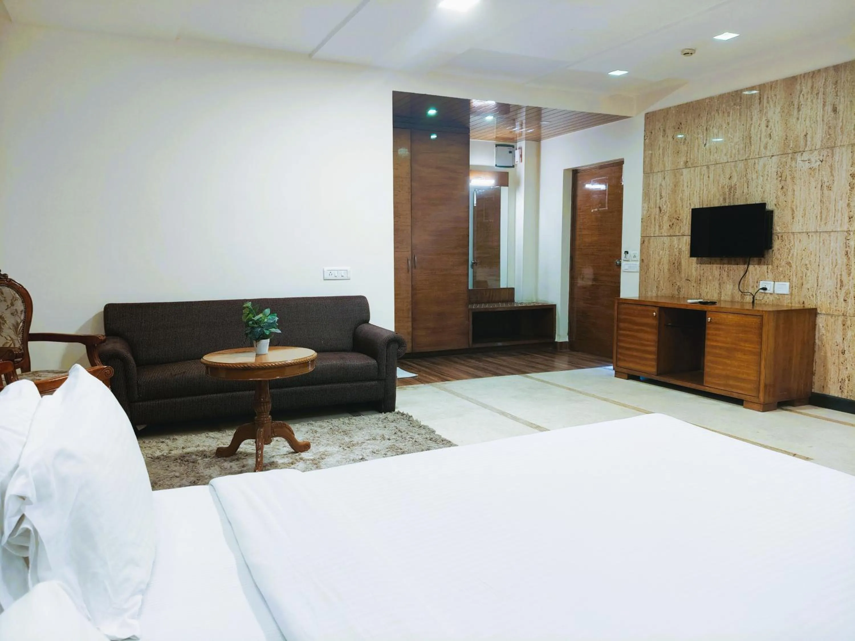 Bed in Athasri Hotel Infantry Road