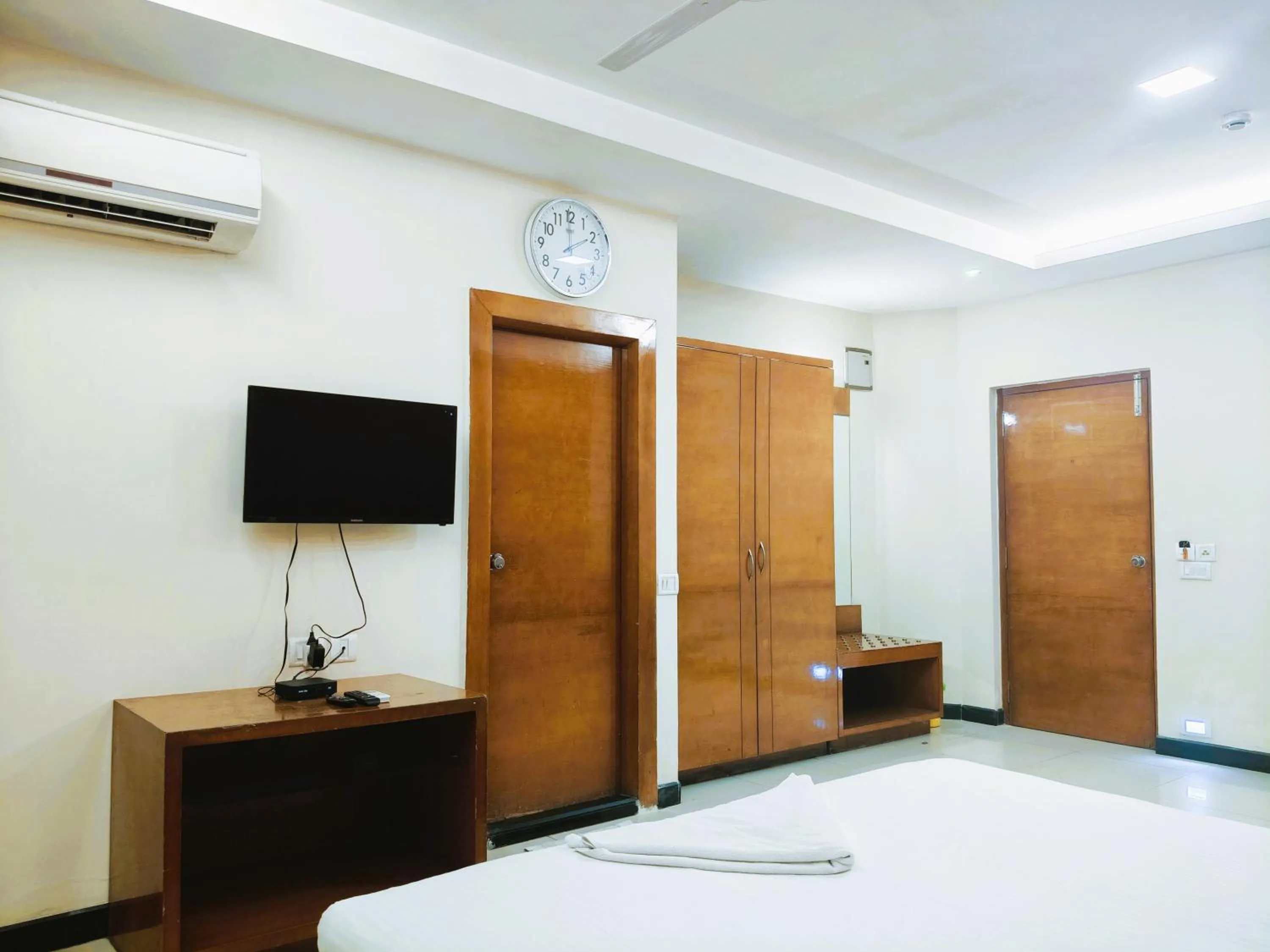 Bed in Athasri Hotel Infantry Road