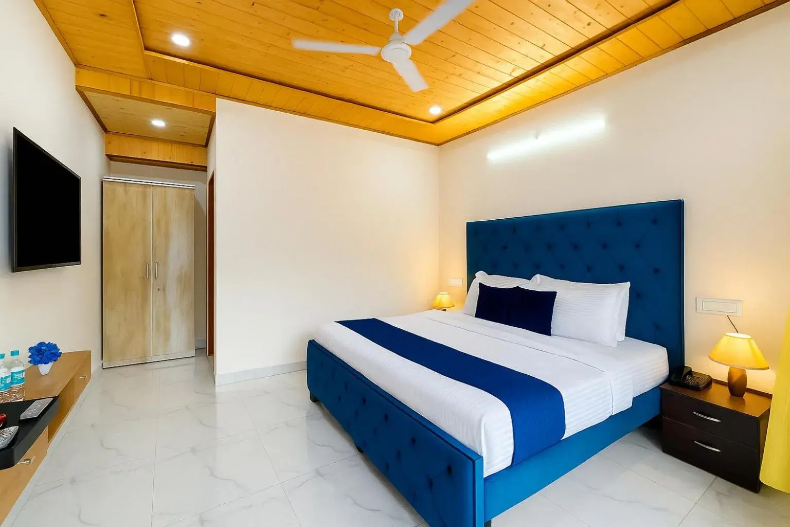 King Room with Balcony - single occupancy in Hotel Shiva Lake - Near Mussoorie Lake King Room with Balcony - single occupancy in Hotel Shiva Lake - Near Mussoorie Lake