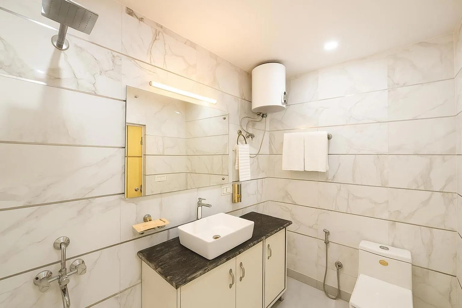 Shower in Hotel Shiva Lake - Near Mussoorie Lake