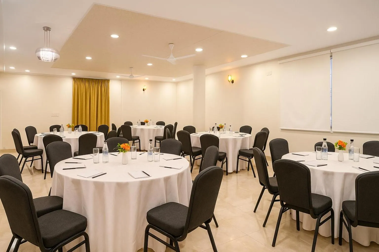 Restaurant/places to eat in Hotel Shiva Lake - Near Mussoorie Lake