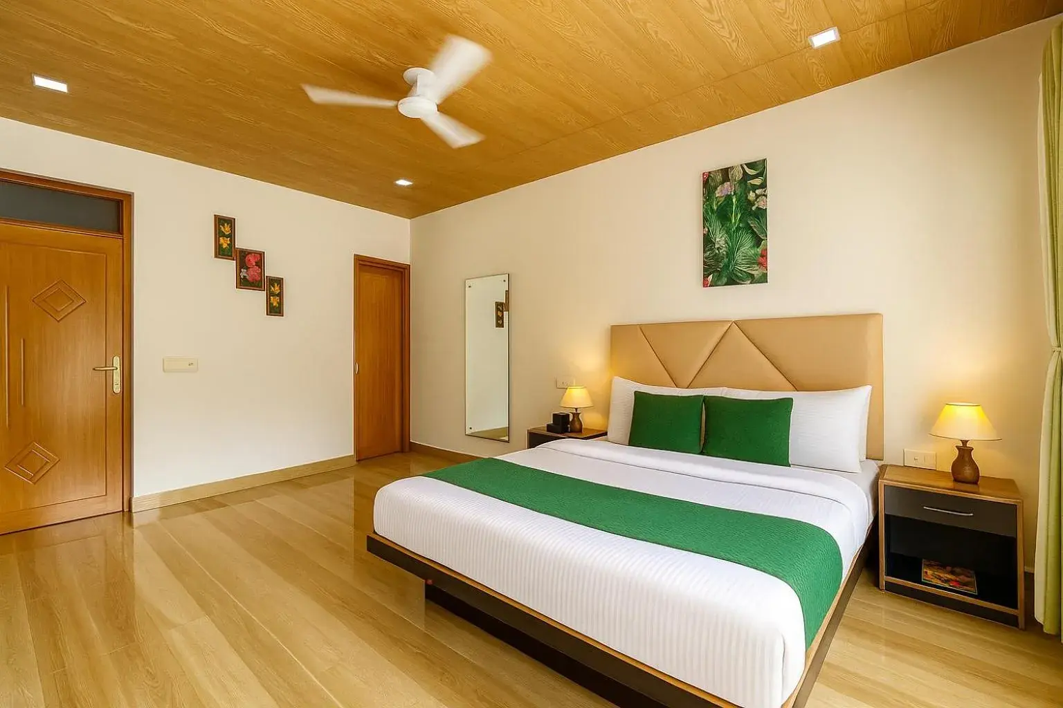 Bed in Hotel Shiva Lake - Near Mussoorie Lake Bed in Hotel Shiva Lake - Near Mussoorie Lake