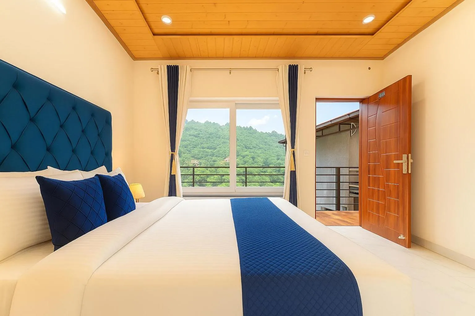 Bed in Hotel Shiva Lake - Near Mussoorie Lake