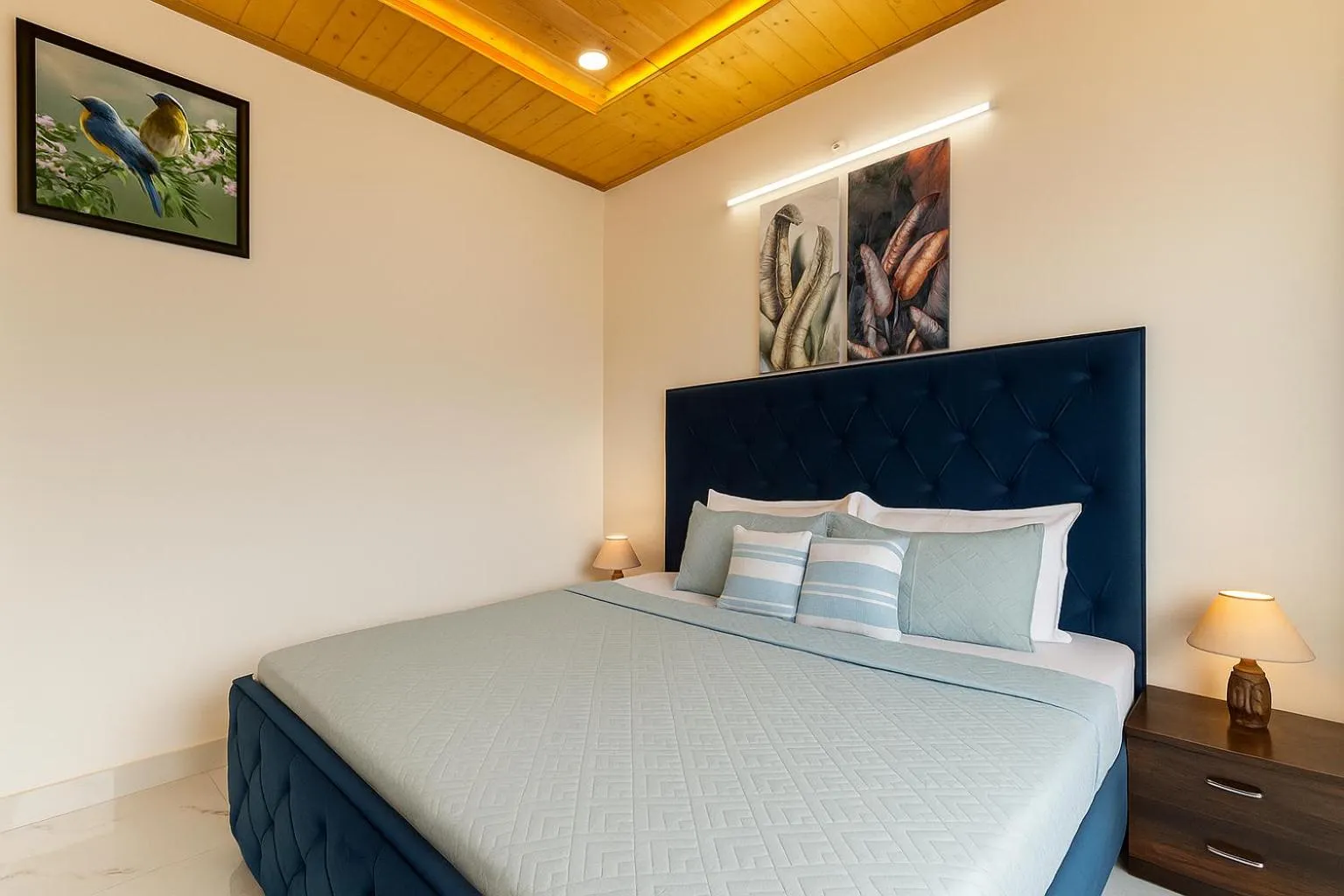 Bed in Hotel Shiva Lake - Near Mussoorie Lake