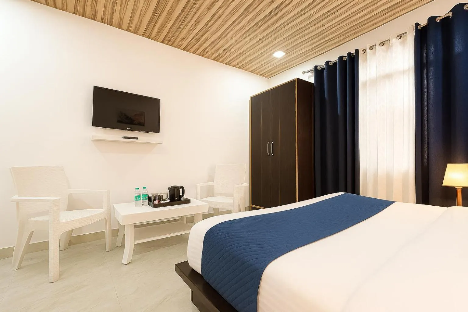 Bed in Hotel Shiva Lake - Near Mussoorie Lake