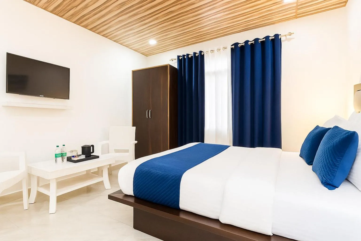 Bed in Hotel Shiva Lake - Near Mussoorie Lake