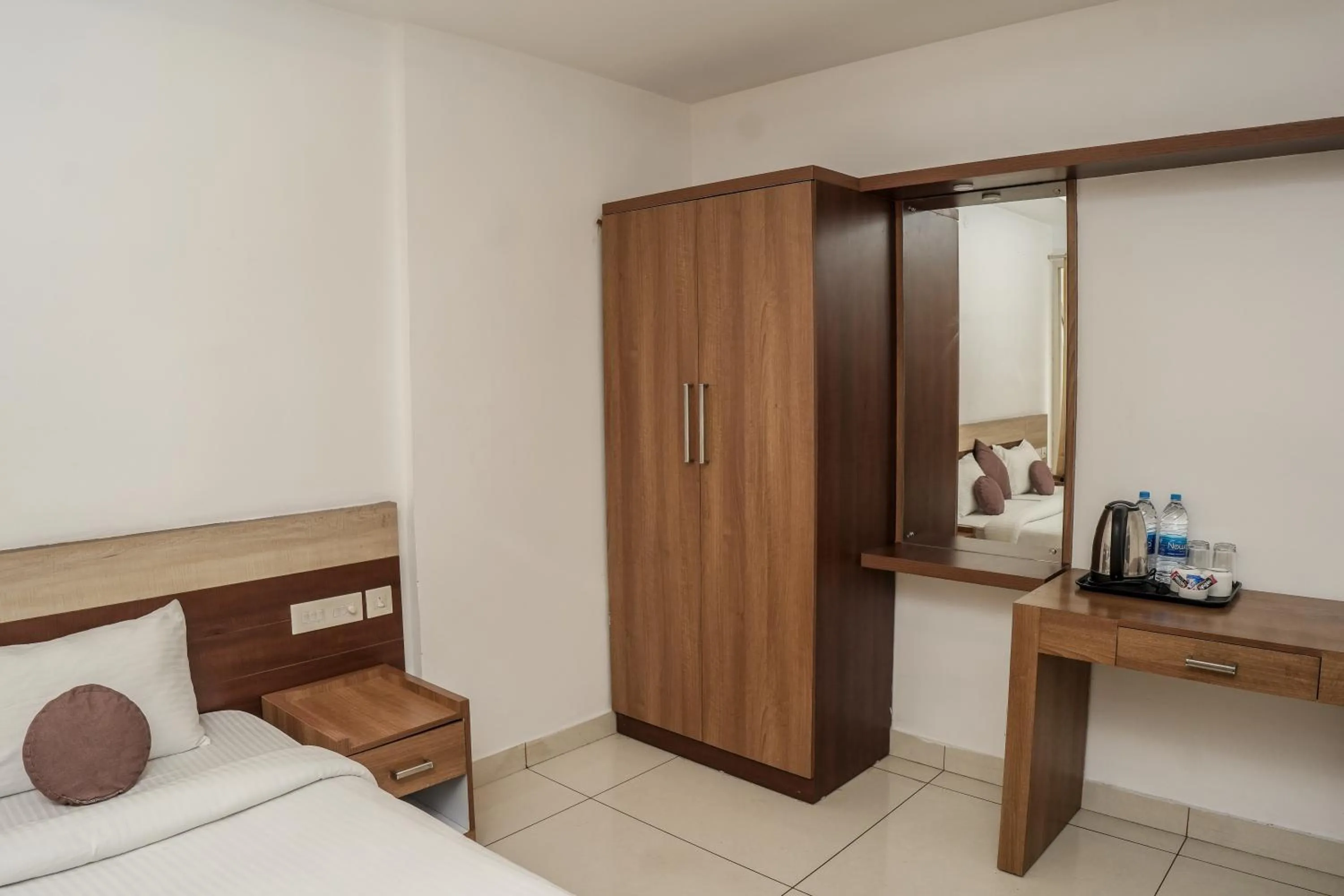 wardrobe, Bed in HOTEL LETS STAY