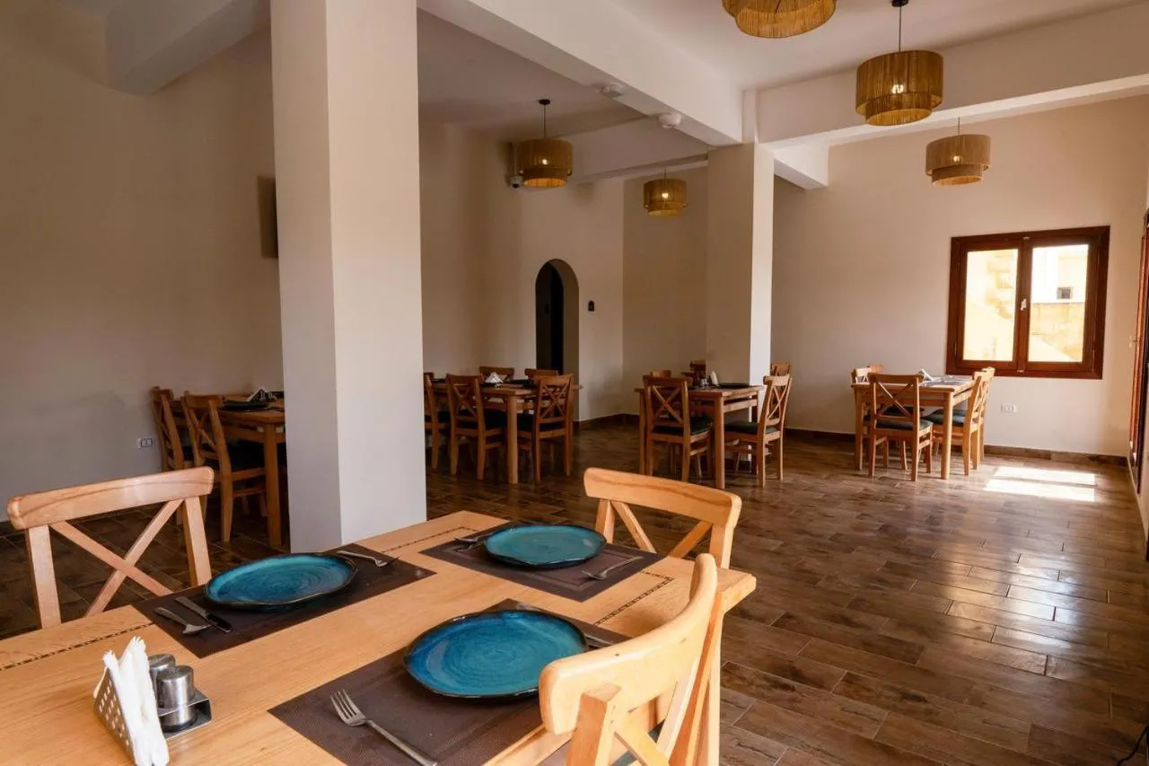 Restaurant/places to eat in Azad Siwa Hotel