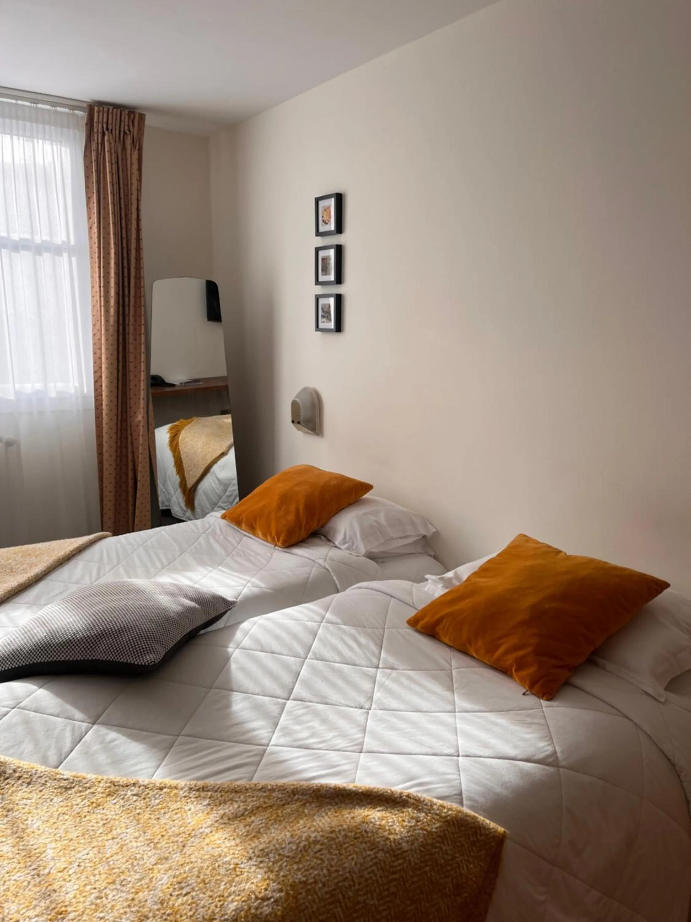 Bed in Le Téméraire Hôtel