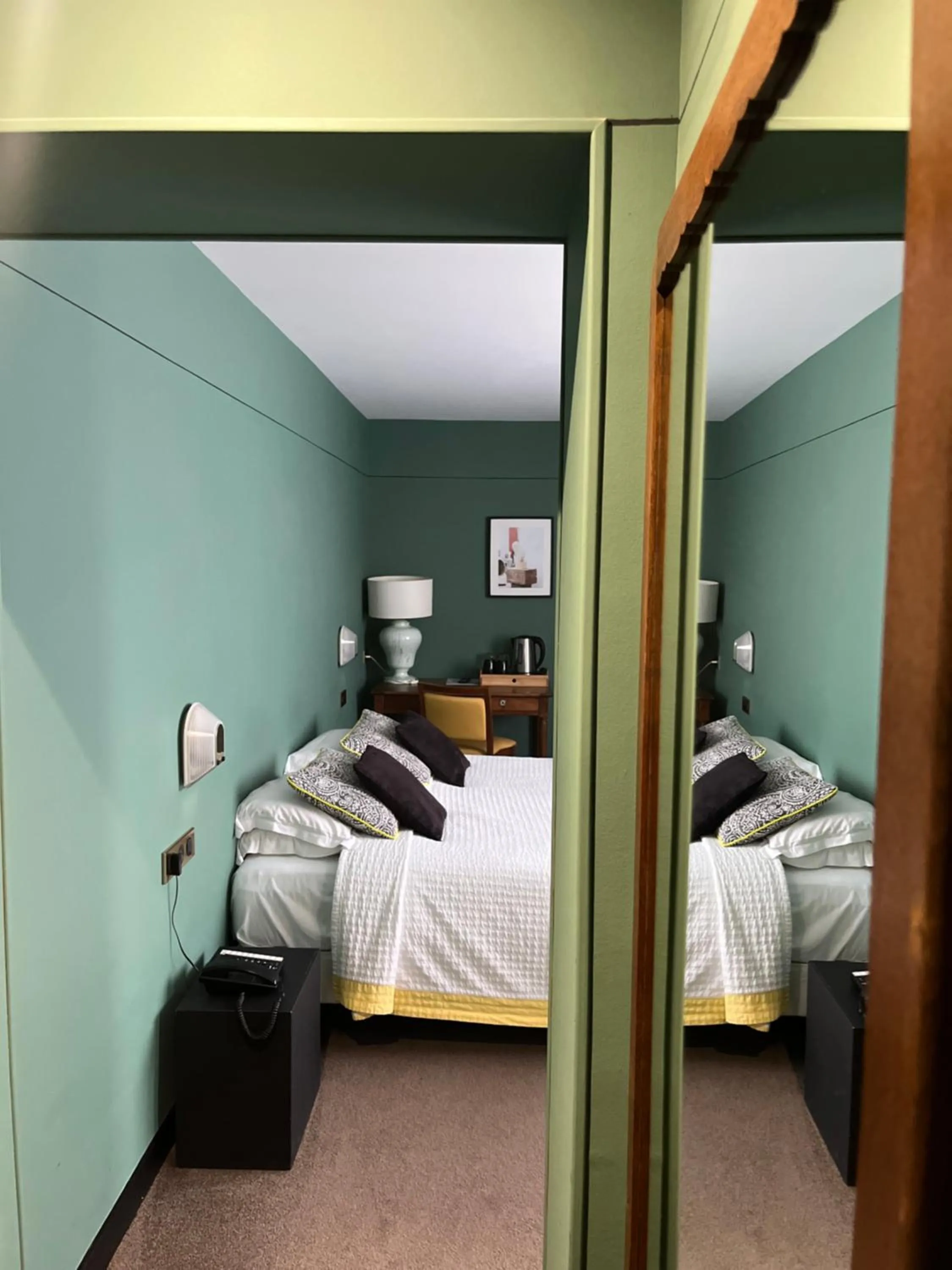 Bed in Le Téméraire Hôtel