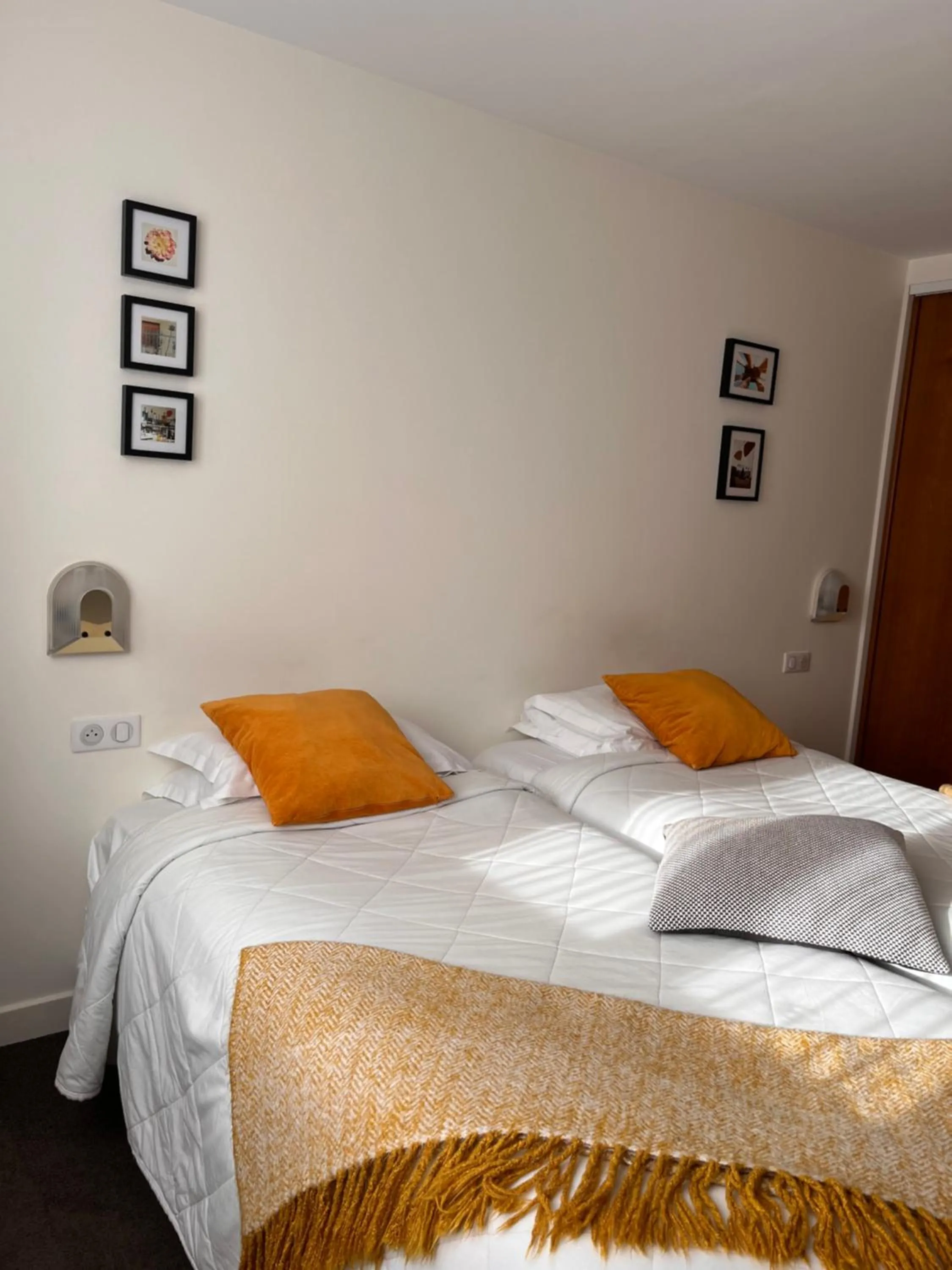 Bed in Le Téméraire Hôtel