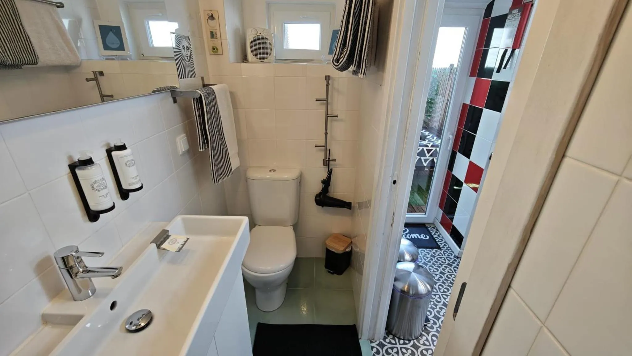 Bathroom in Studios with Mezzanine Rua da Moeda