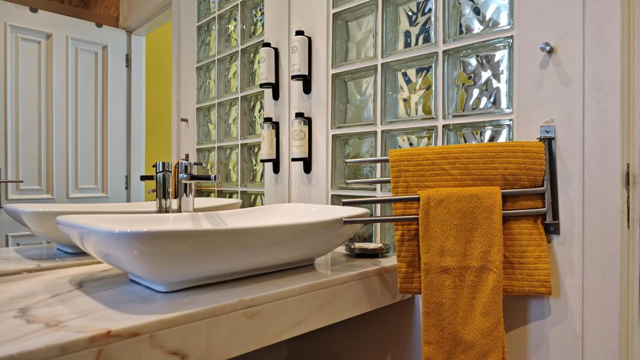 Bathroom in Studios with Mezzanine Rua da Moeda