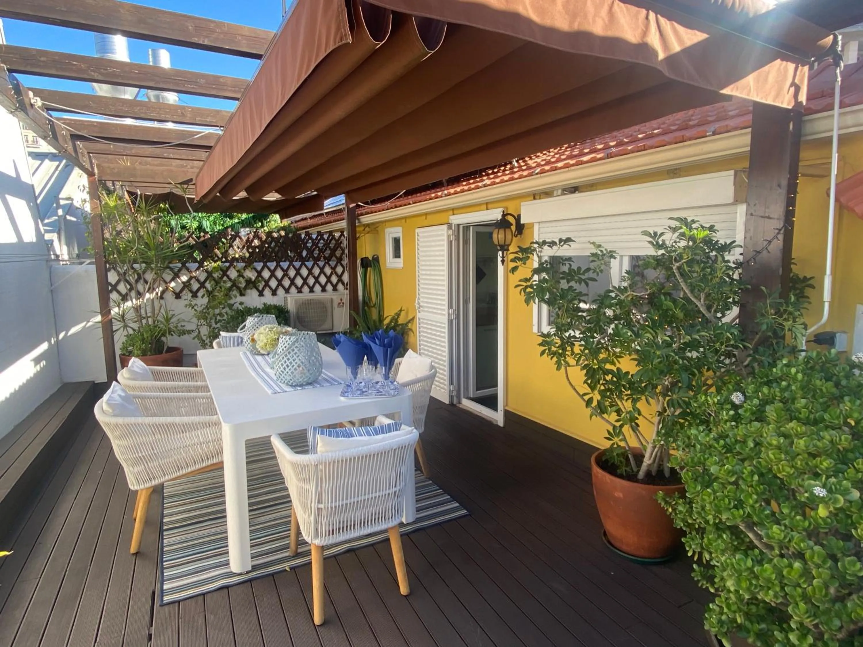 Patio in Studios with Mezzanine Rua da Moeda