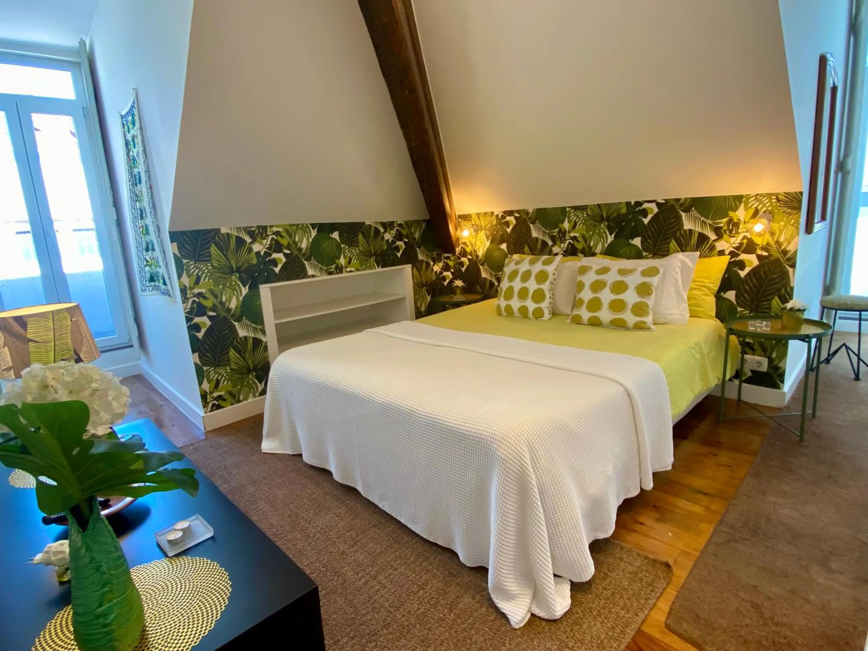 Bed in Studios with Mezzanine Rua da Moeda