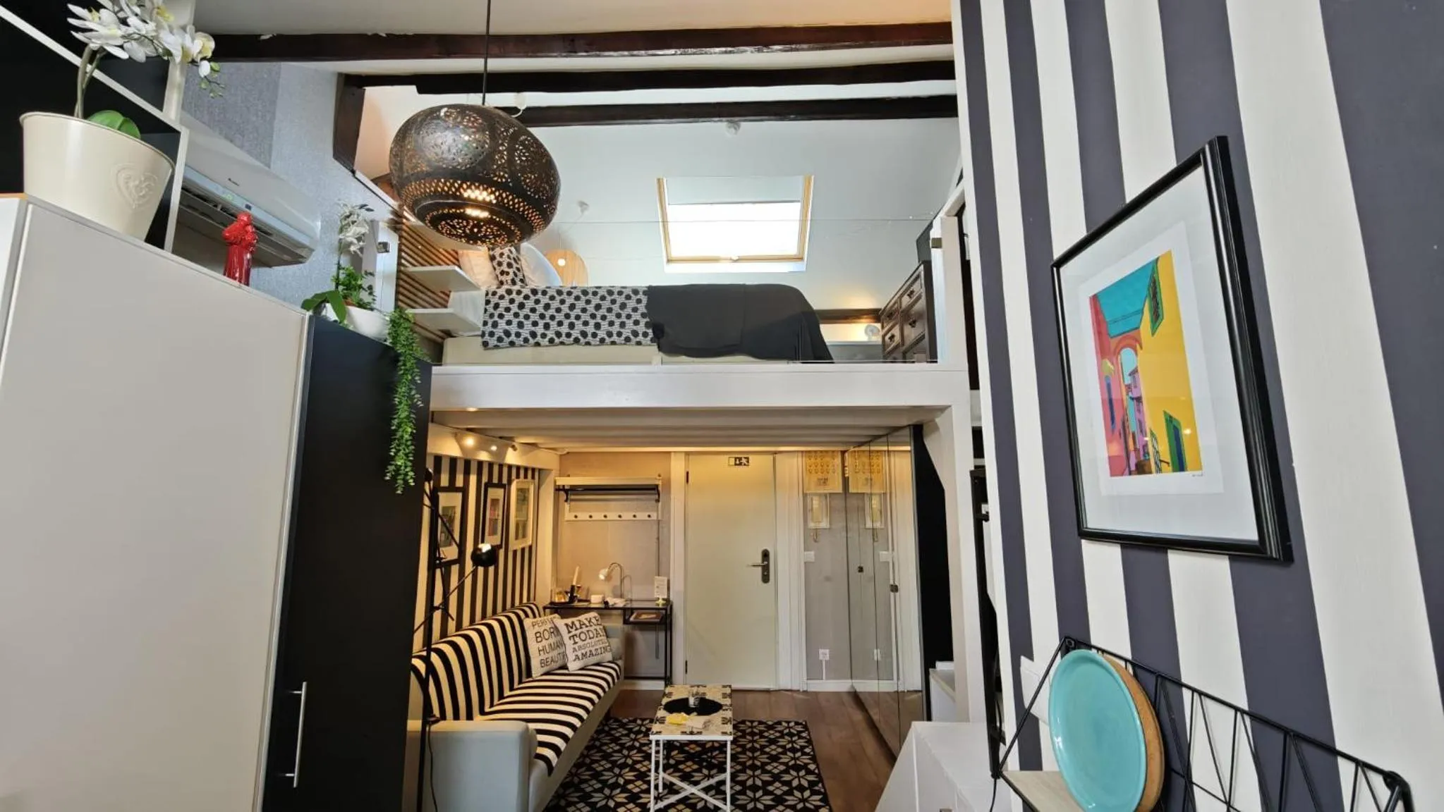 Bed in Studios with Mezzanine Rua da Moeda