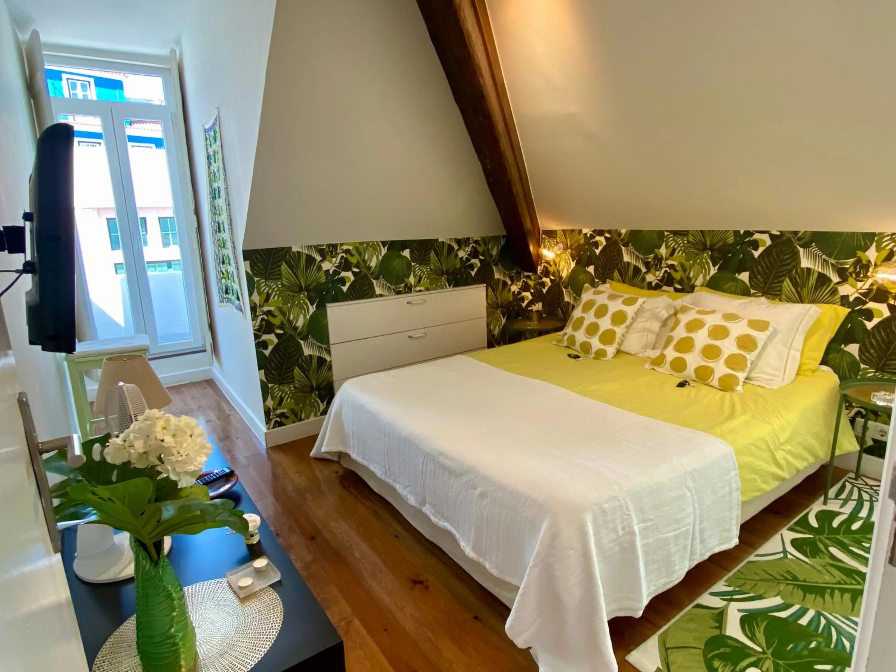 Bed in Studios with Mezzanine Rua da Moeda