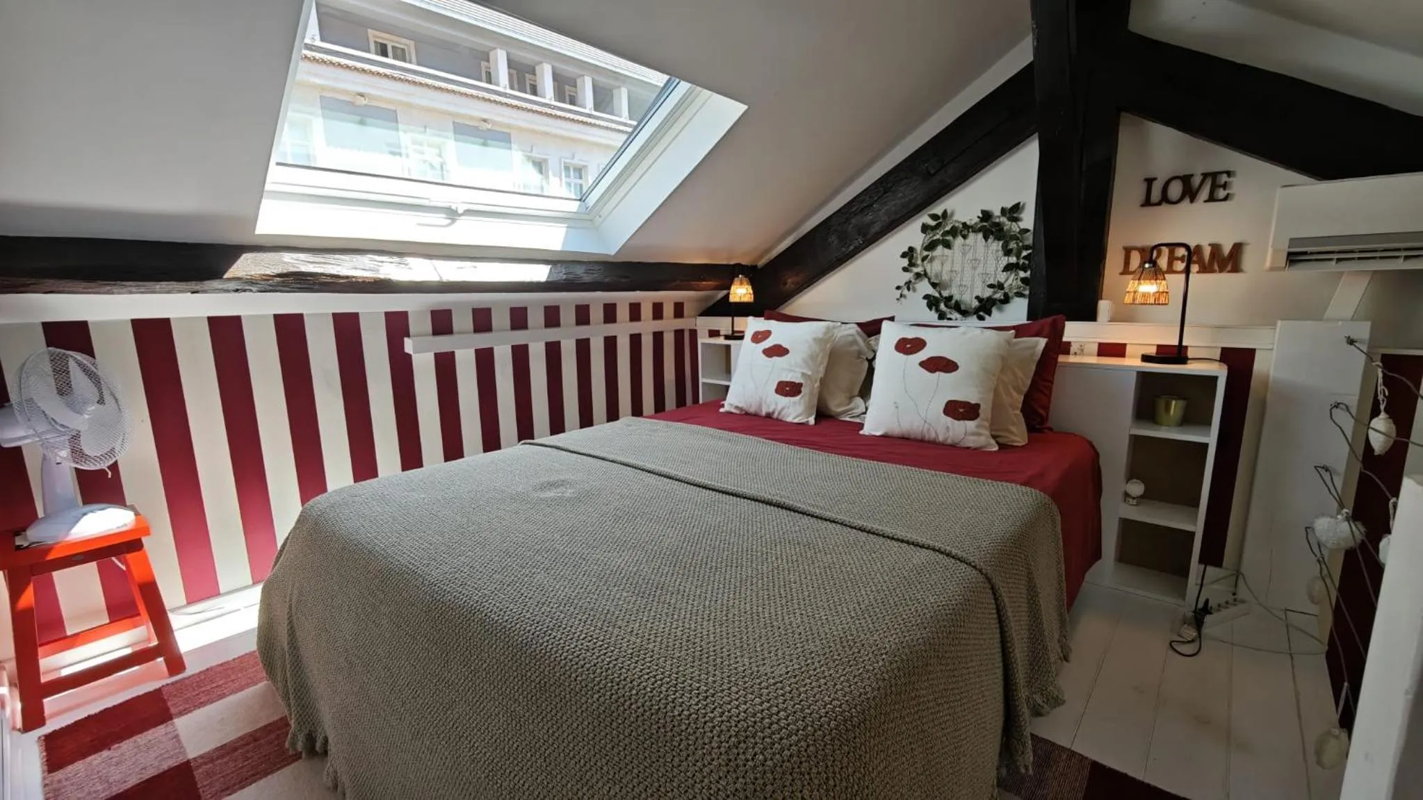 Bed in Studios with Mezzanine Rua da Moeda