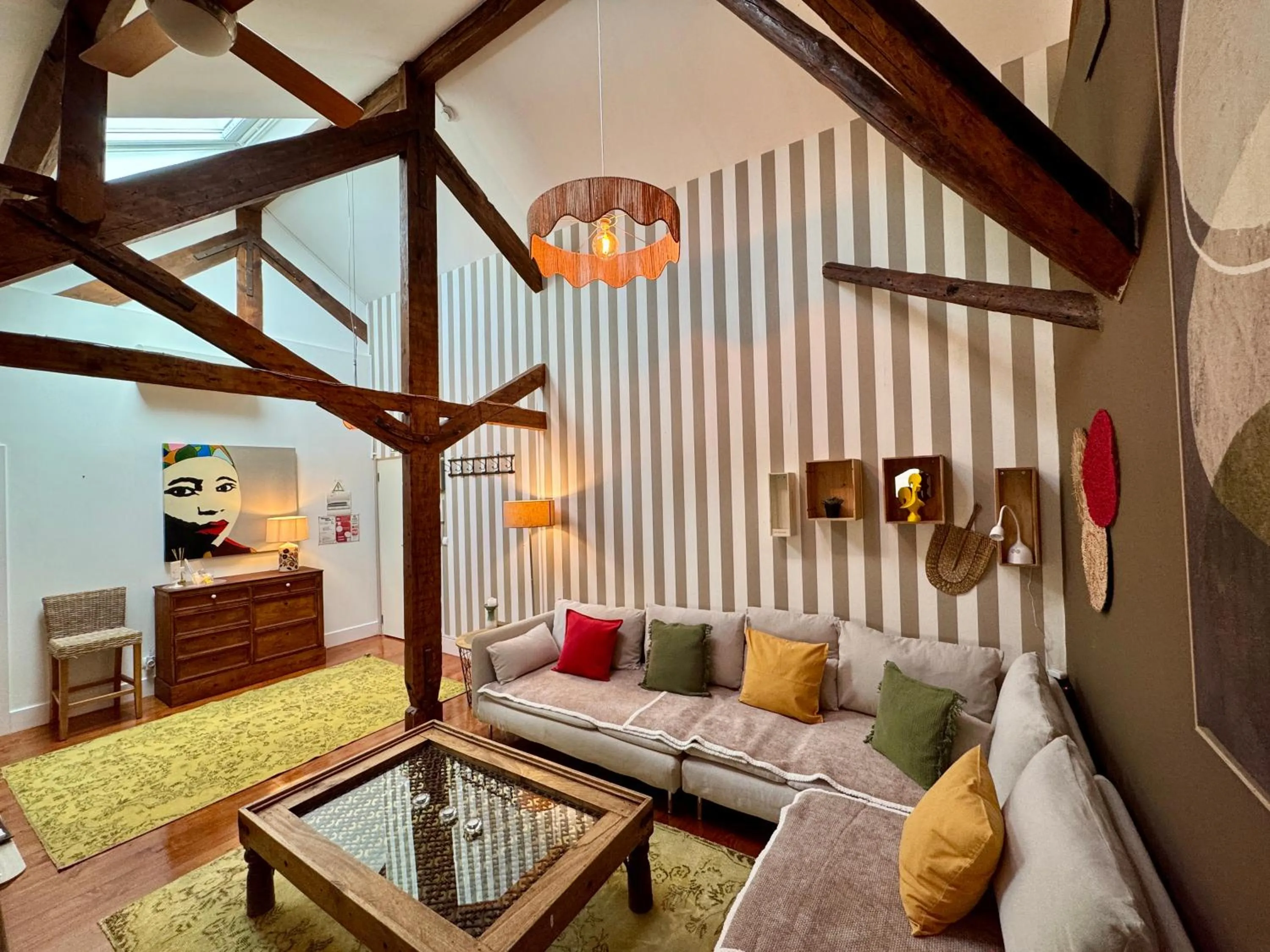 TV and multimedia in Studios with Mezzanine Rua da Moeda