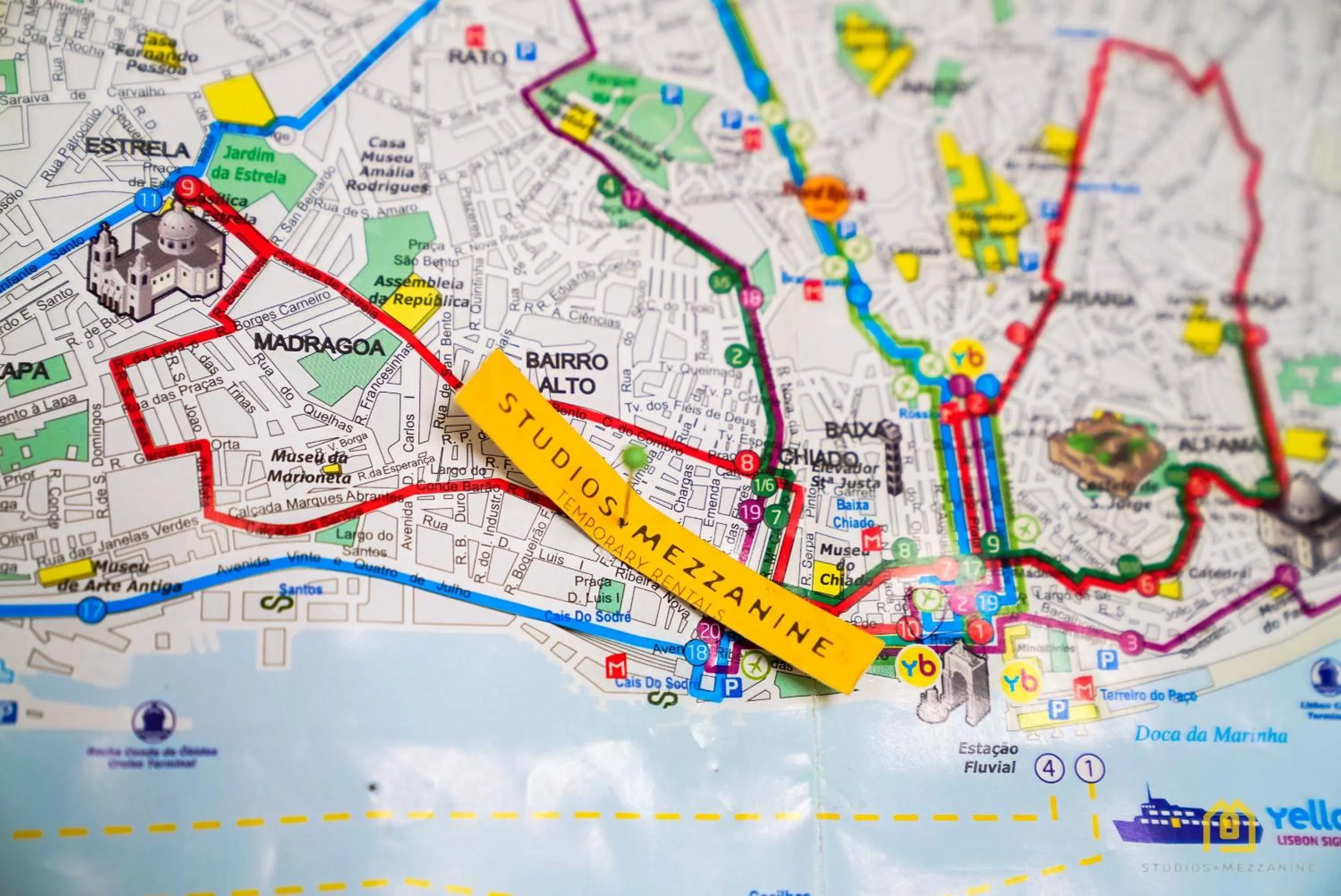 Neighbourhood in Studios with Mezzanine Rua da Moeda