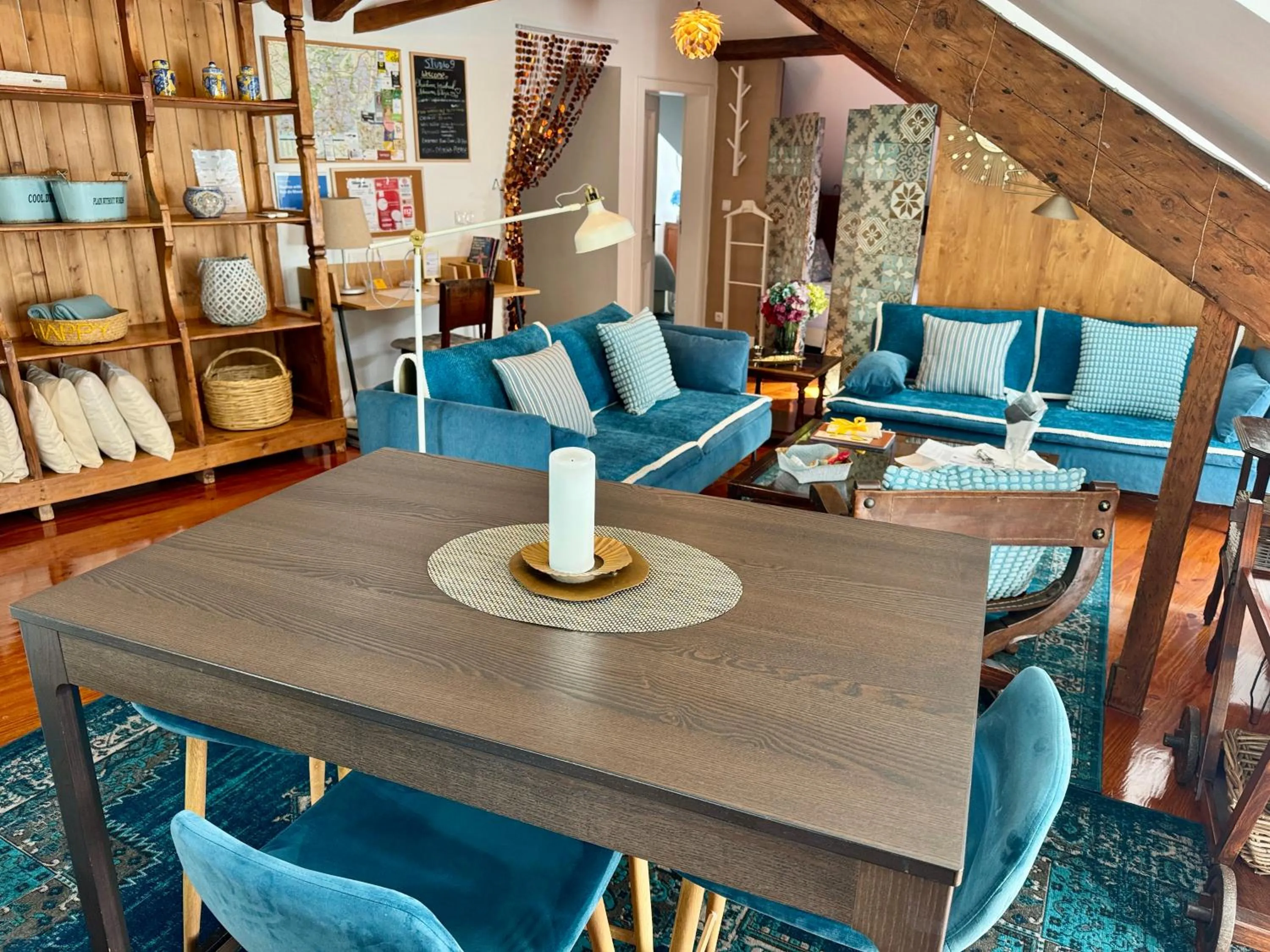 Living room in Studios with Mezzanine Rua da Moeda