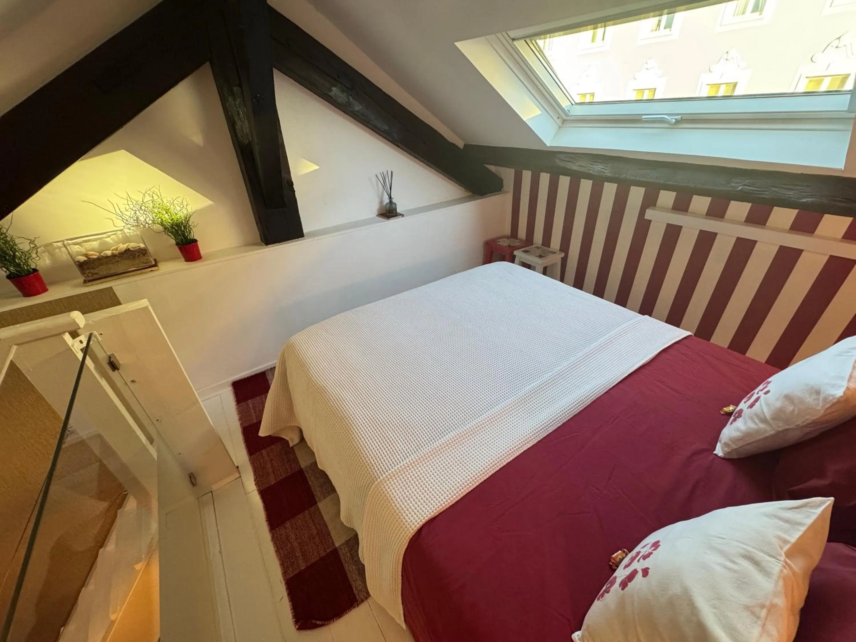 Bedroom, Bed in Studios with Mezzanine Rua da Moeda