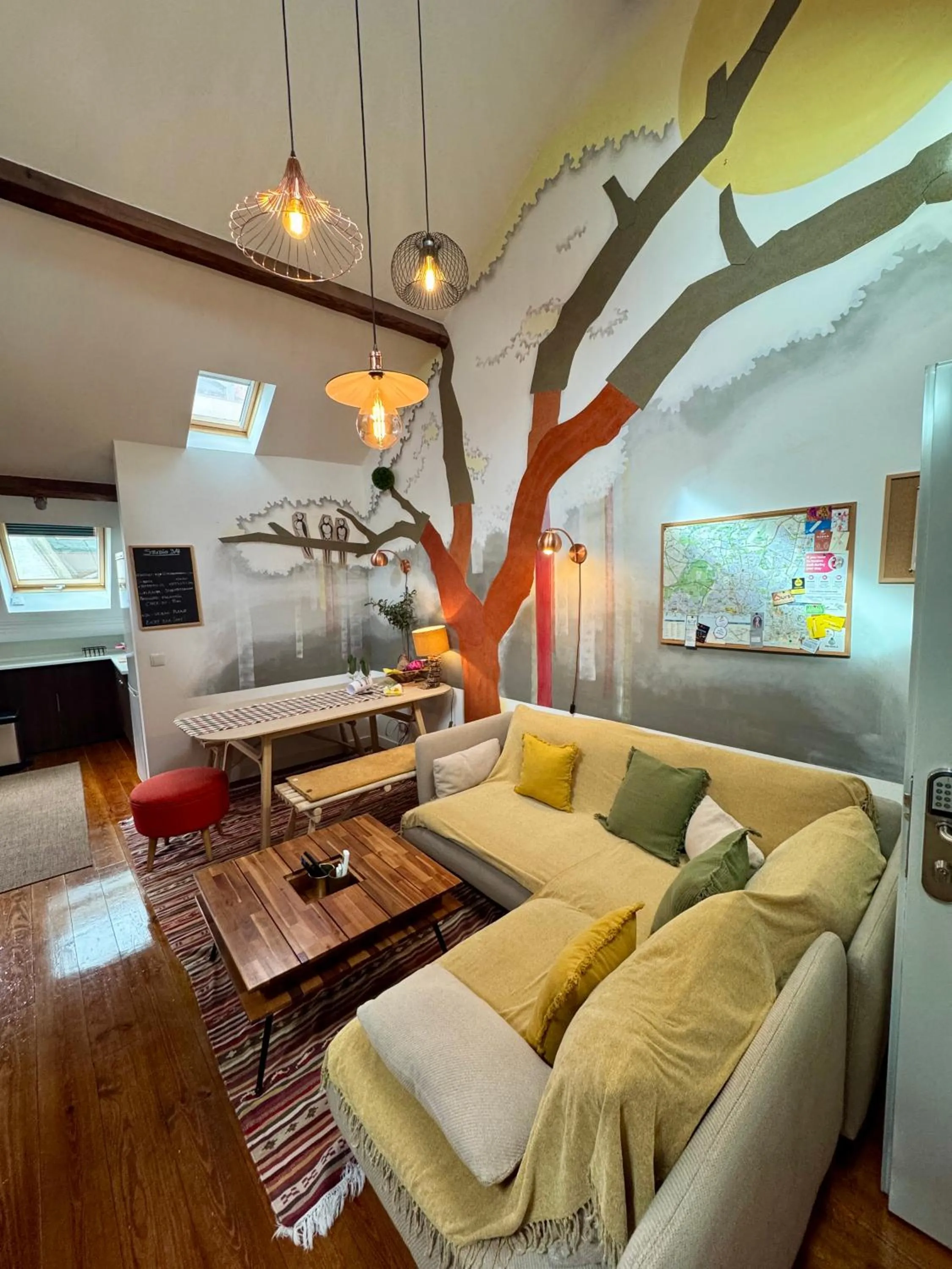 TV and multimedia in Studios with Mezzanine Rua da Moeda