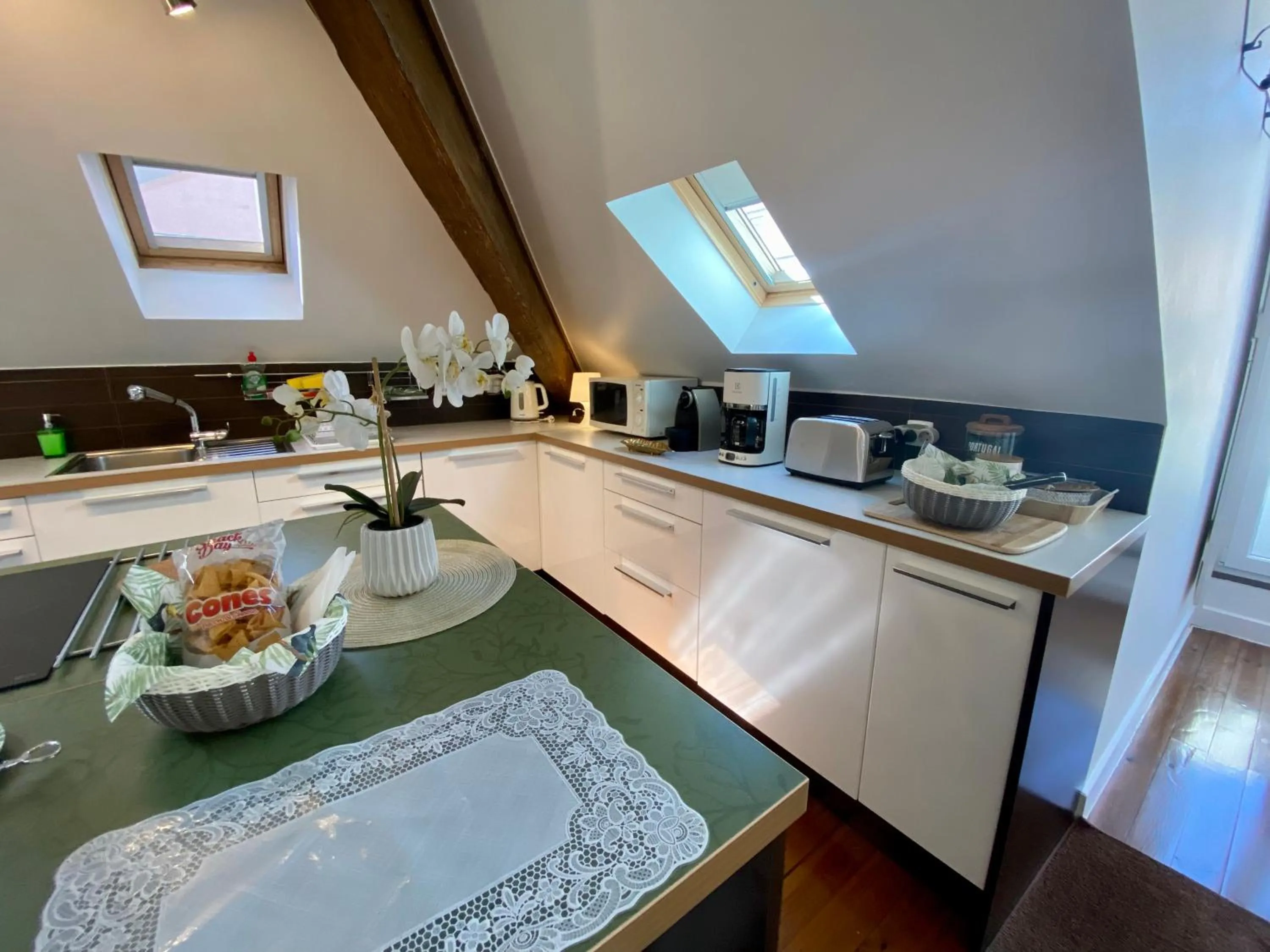 Kitchen or kitchenette in Studios with Mezzanine Rua da Moeda