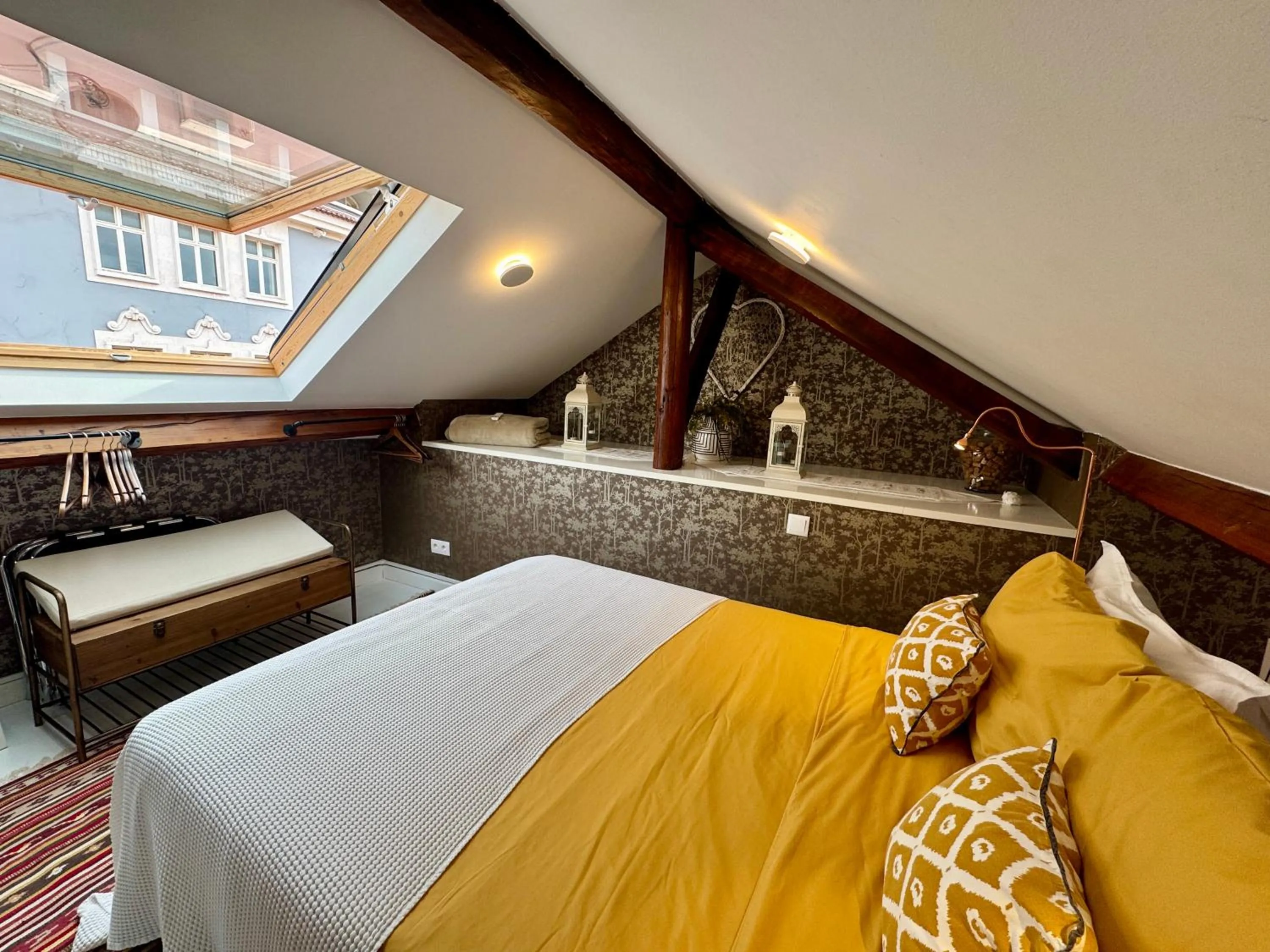 Bed in Studios with Mezzanine Rua da Moeda